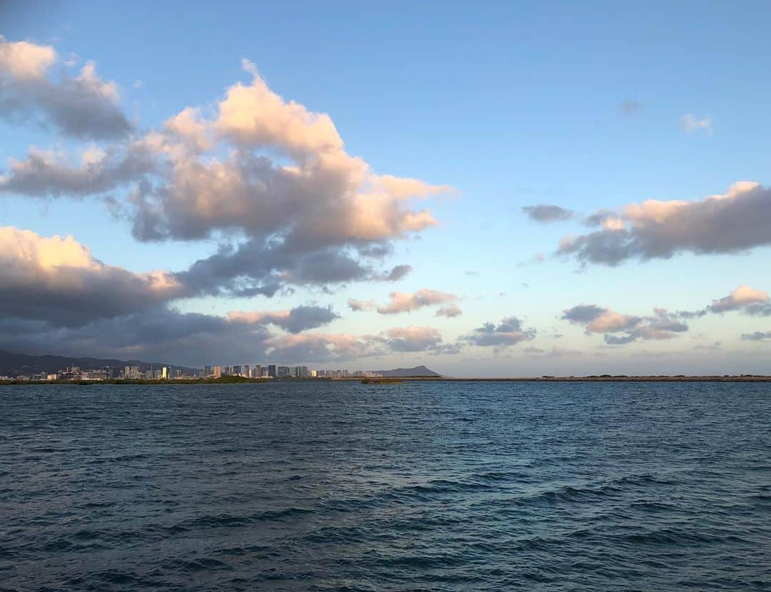 Honolulu Myohoji Missionさんのインスタグラム写真 - (Honolulu Myohoji MissionInstagram)「🌊 Looking at the #diamondhead in a distance makes me feel good ☺️ Just saw a news of 109 COVID cases in Hawaii. Please keep yourself and your family safe, we can pray and chant instead of going out! * * * * #ハワイ #ハワイ好きな人と繋がりたい  #ハワイだいすき #ハワイ好き #ハワイに恋して #ハワイ大好き #ハワイ生活 #ハワイ行きたい #ハワイ暮らし #オアフ島 #ホノルル妙法寺 #HawaiianAirlines #ハワイアン航空 #思い出　#honolulumyohoji #honolulumyohojimission #御朱印女子 #開運 #穴場 #パワースポット #hawaii #hawaiilife #hawaiian #luckywelivehawaii #hawaiiliving #hawaiistyle #hawaiivacation」7月30日 11時05分 - honolulumyohoji