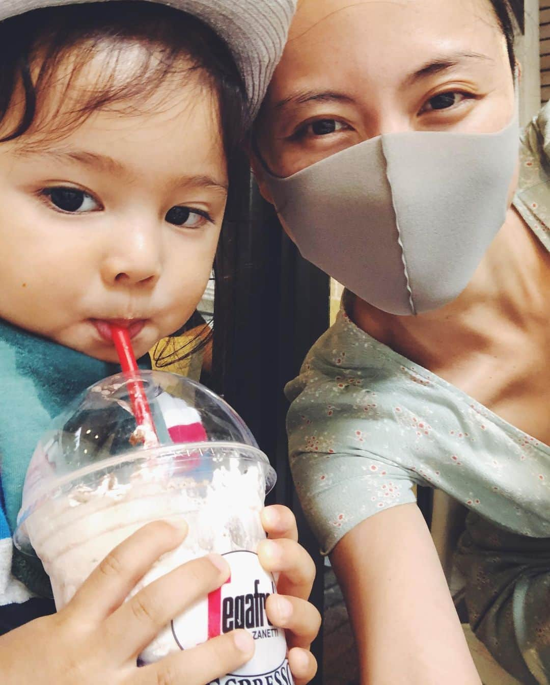 尾形沙耶香さんのインスタグラム写真 - (尾形沙耶香Instagram)「#happymomlife 👩‍👦‍👦  #ジョージと私」7月30日 11時07分 - sayakaogata