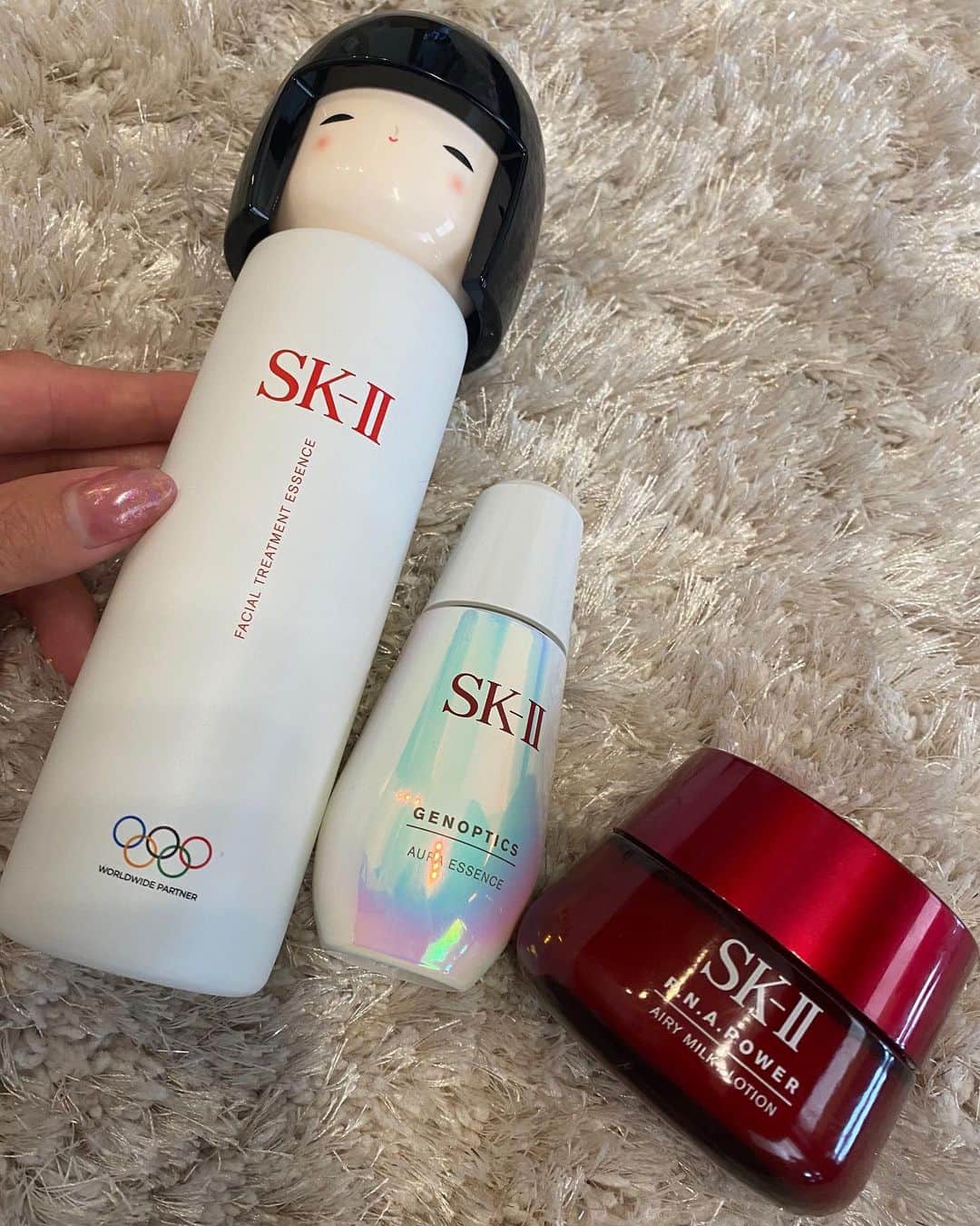 原田怜奈のインスタグラム：「結論❤︎ ちょっと化粧水 変な匂いするけど 一番肌綺麗になる❤︎ 是非奥様に買ってあげてください❤︎ . . . #sk2 #ゴルファー　は肌が死ぬ　#誰がコケシ選んだん？」