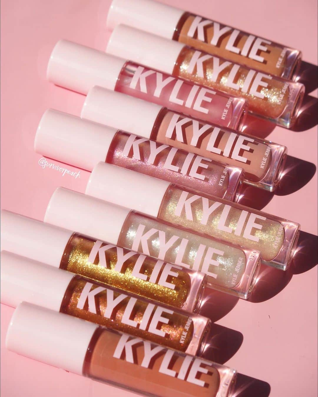 Kylie Cosmeticsさんのインスタグラム写真 - (Kylie CosmeticsInstagram)「Don’t miss $5 off Lip Singles 💗 Shop high gloss, lipstick, lip liners, matte and velvet liquid lips now on KylieCosmetics.com with code LIPSTICK5 ✨ Ends tomorrow 12pm pst. Gorgeous pic by @survivorpeach #NationalLipstickDay」7月30日 11時21分 - kyliecosmetics