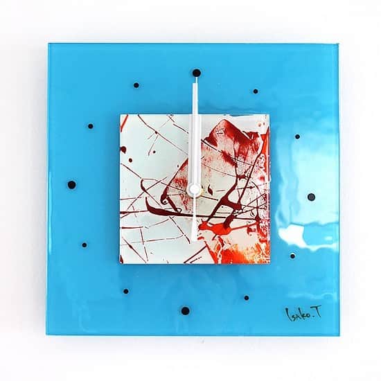 comb de shioさんのインスタグラム写真 - (comb de shioInstagram)「時計から、アートのある生活、はじめませんか？  glass art clock by Isako TODA﻿ ﻿ #アートのある暮らし ﻿ ------------------------﻿ 【作品リスト】﻿ ﻿ ■ ガラスアート時計・「SEA and SUN」 C_181007  オンラインショップ掲載中です。﻿ ﻿ ﻿ #combdeshio﻿ #コムデシオガラス ﻿ #コムデシオ ﻿ #ガラス作家杜多一菜子﻿ #三重県  #三重県津市  #インテリア好きな人と繋がりたい﻿ #インテリアデザイン﻿ #おしゃれインテリア #インテリアアート #壁掛けインテリア #おしゃれな部屋  #抽象画アート #寝室インテリア  #壁掛け時計 #ガラス時計 #新築祝いのプレゼント #結婚祝いのプレゼント  #おうち時間を楽しむアイテム ﻿#インテリア時計  #artist  #interiorart #interiorartwork #artclock #glassclock #japanesecraft #clock」7月30日 11時21分 - comb_de_shio