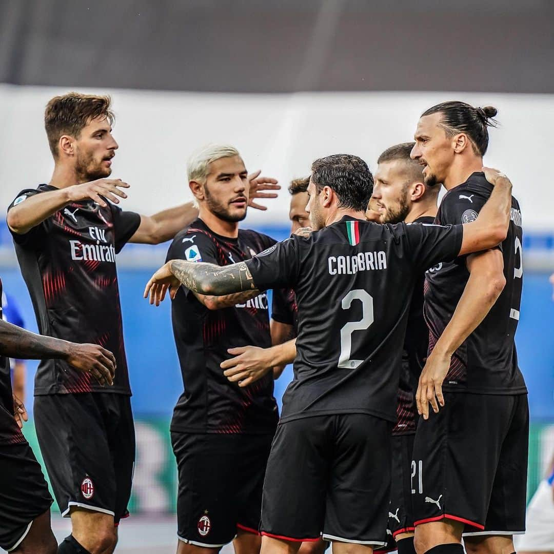 ACミランさんのインスタグラム写真 - (ACミランInstagram)「Great start, boys! 👊🔴⚫️ #SampdoriaMilan #SempreMilan」7月30日 2時50分 - acmilan