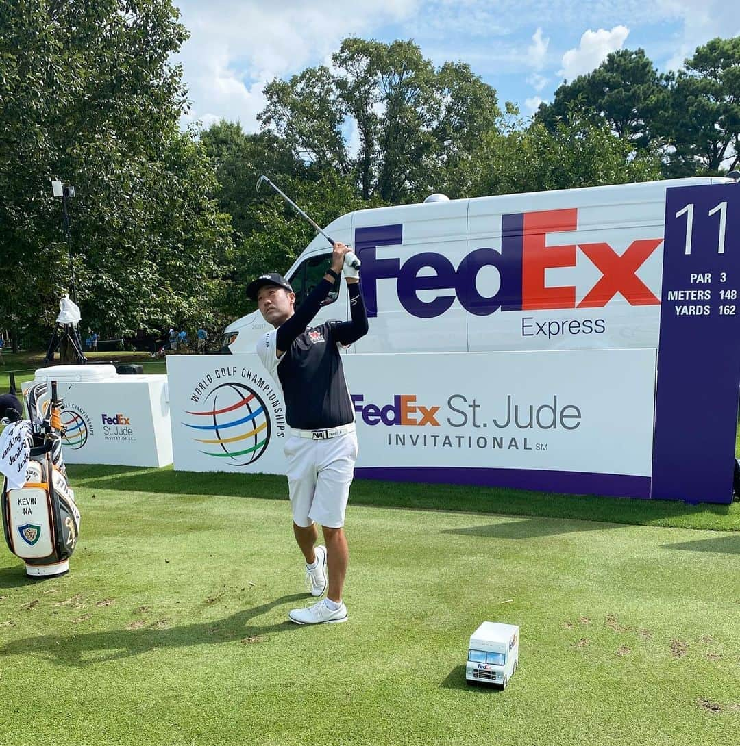 ケビン・ナさんのインスタグラム写真 - (ケビン・ナInstagram)「@wgcfedex make a hole-in-one and win a Fedex truck? haha JK #fedex #fedextruck #wgcfedex #케빈나 #골프스타그램 📸 by: @kharms27」7月30日 3時12分 - kevinna915