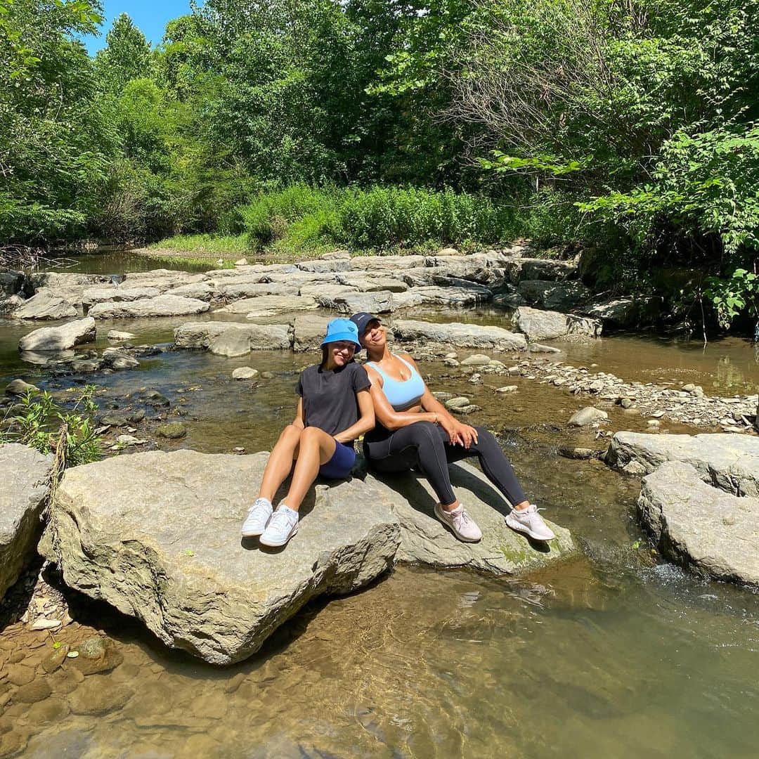 Nia Sioux Frazierさんのインスタグラム写真 - (Nia Sioux FrazierInstagram)「city girls take on ~nature~🍃」7月30日 3時16分 - niasioux