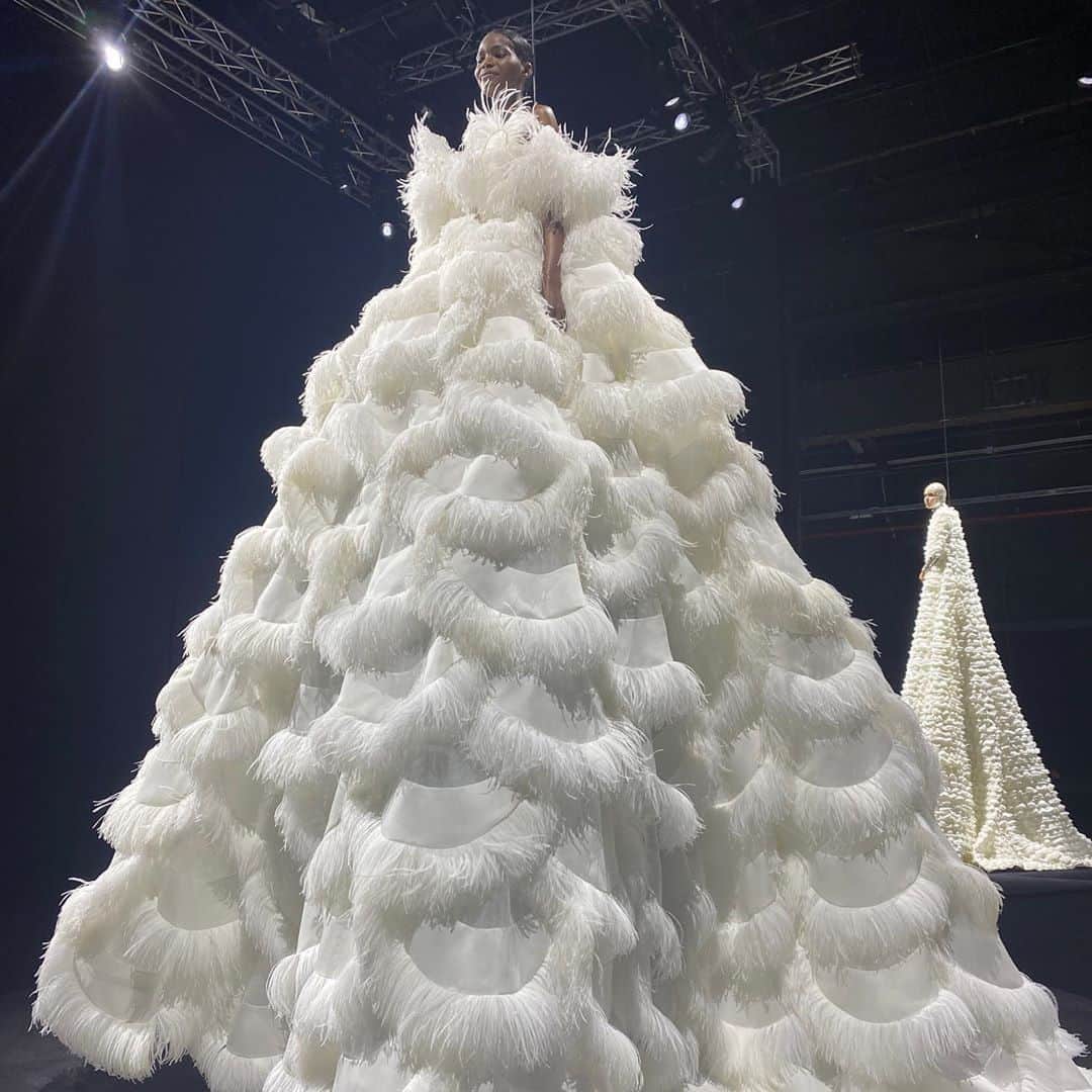 Vogue Runwayさんのインスタグラム写真 - (Vogue RunwayInstagram)「If you have to dream, dream big," says @pppiccioli, whose @maisonvalentino's haute couture show featured epic gowns that fused a physical experience with virtual light projections. Watch the making-of his show in Rome at the link in bio.」7月30日 3時45分 - voguerunway