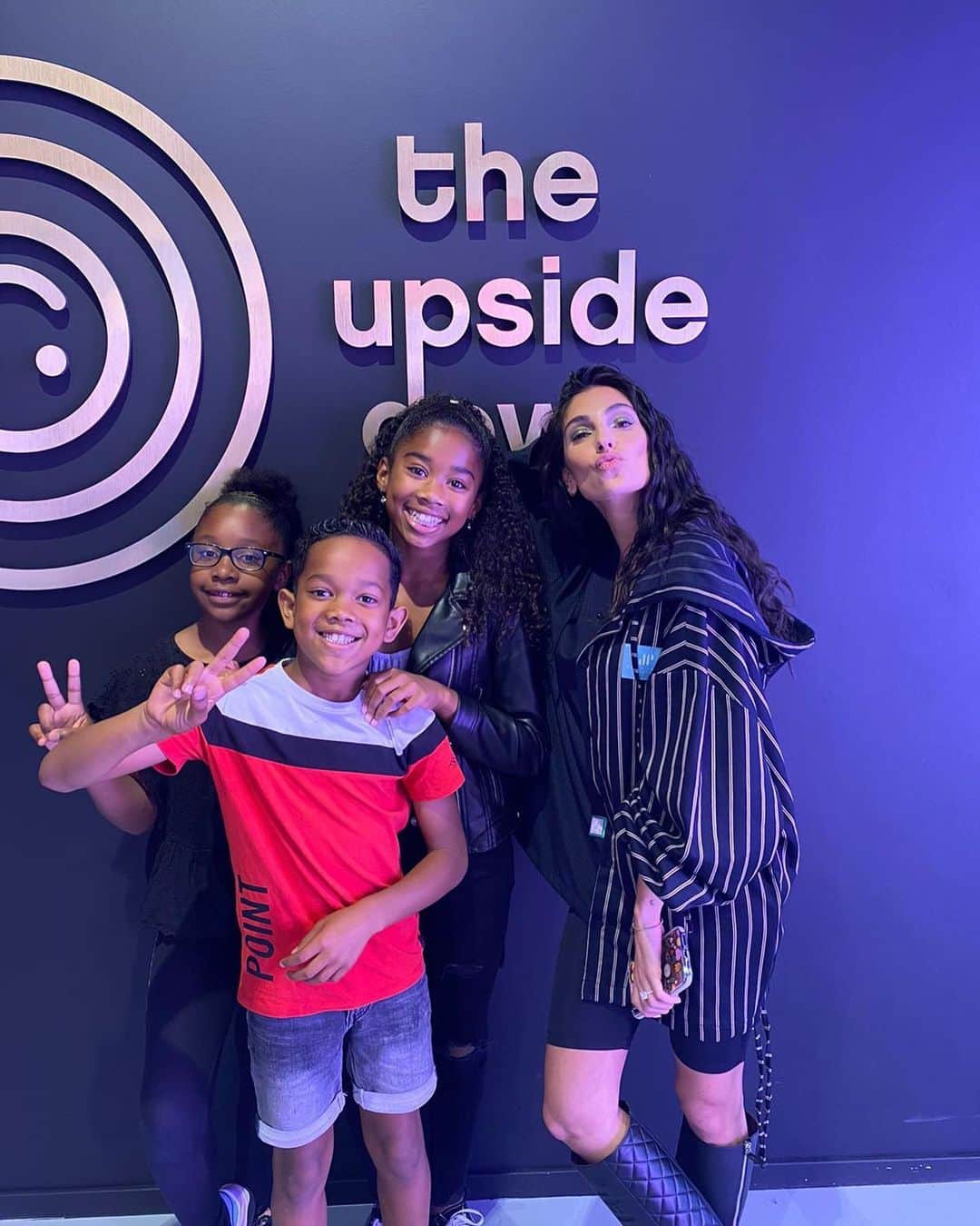 ウルビー・エマヌエルソンのインスタグラム：「Thanks @annanooshin voor deze hele leuke middag. De kids hebben enorm genoten en moet toegeven dat ik het zelf ook erg leuk heb gehad😬. Je zal ons snel weer terug zien #theupsidedownamsterdam」