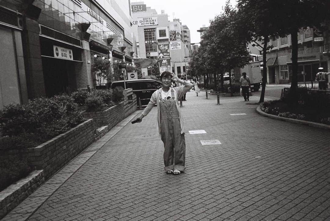 しじみさんのインスタグラム写真 - (しじみInstagram)「#film #モノクロ #ポートレート #被写体希望 #東京 #portrait #カメラ #photography #写真好きな人と繋がりたい #ファインダー越しの私の世界 #ポートレート好きな人と繋がりたい」7月30日 3時40分 - amcche