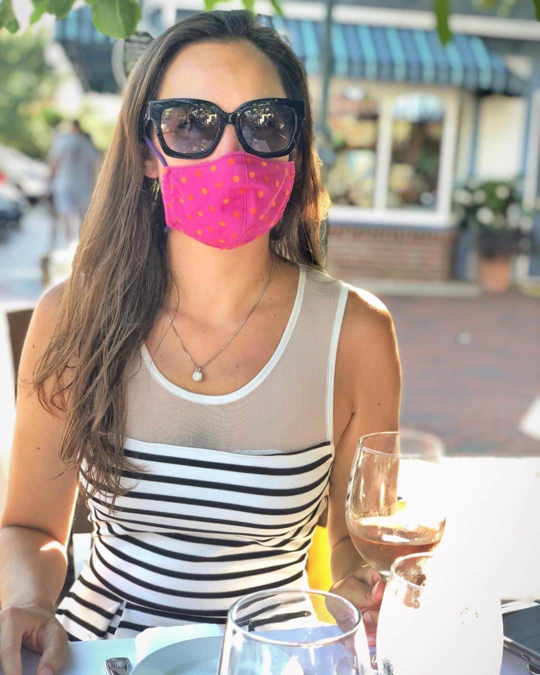 ブレンダン・ロビンソンさんのインスタグラム写真 - (ブレンダン・ロビンソンInstagram)「Mask, CHECK.  Outdoor Dining, CHECK.  Wine, CHECK.  Pretty Girl, CHECK, CHECK, CHECK!  #DateNight was a success! . . . #date #couple #summer #love #dinner #wine #memories」7月30日 3時42分 - brendanrobinson