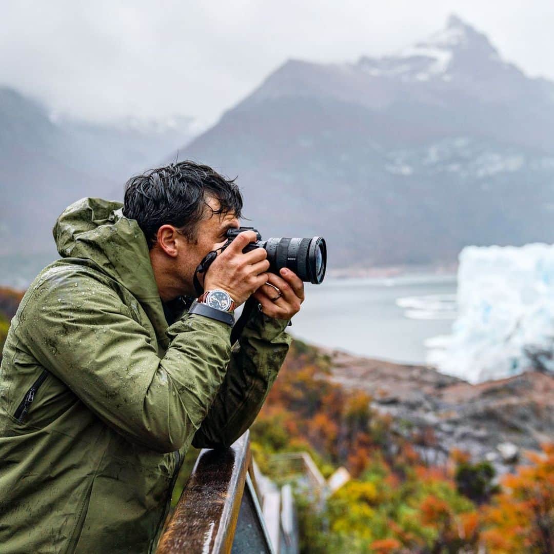 クリス・バーカードのインスタグラム：「Excited to share a brand new workshop with you guys: The Business of Photography.   I’ve been dreaming of creating an in-depth guide like this for years and the crew at @wildistco made it come true. In this workshop I share my journey of triumphs and mostly mistakes 😅 that got me to where I am today.  You’ll learn:  • When and how to grow your business • How to diversify your revenue streams  • Ins & Outs of working with an agent/rep  • Modern day marketing strategies • and so much more...   I’m stoked to provide this resource that can help you grow a meaningful photography business of your own. The first 1,000 students get early access pricing at $149.   Hope you enjoy 🙏 link in bio.」