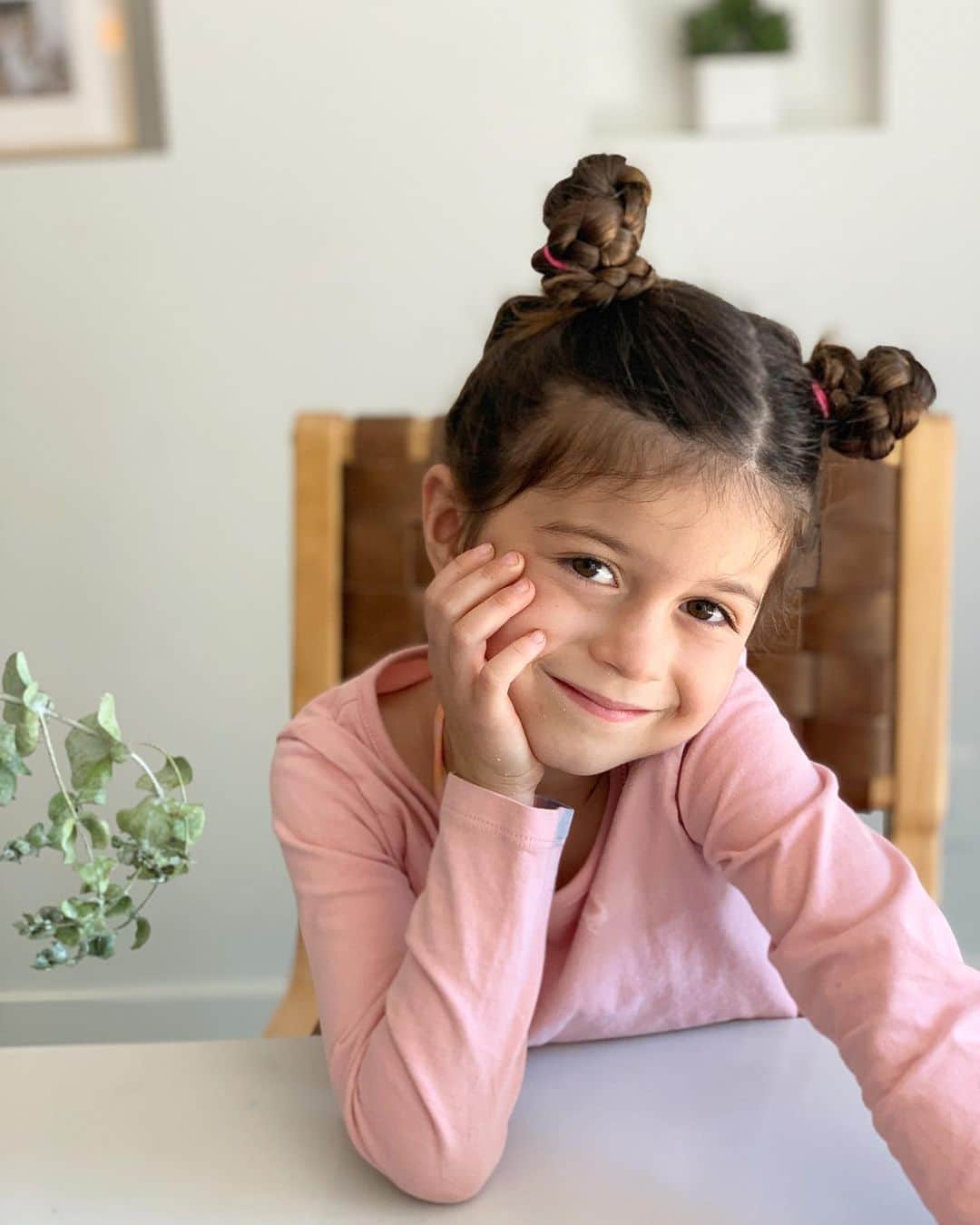 オデット・アナブルのインスタグラム：「I’ve got a lot of work to do for this little girl. Currently using social media as a tool to discover, learn, grow and understand from. Here are a couple of accounts that I follow who are inspiring me not only as a parent, but as an individual. @maryamhasnaa @theconsciouskid ✨」