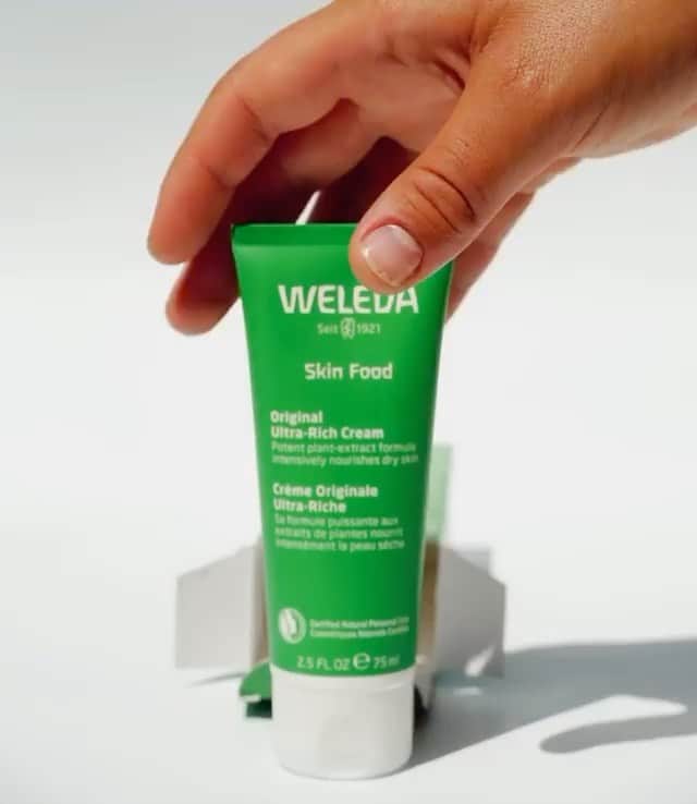 Weledaのインスタグラム：「It's no secret that Skin Food is the best multi-tasking product! 💚 It can be used it as a targeted moisturizer, an overnight mask, makeup primer, or even an eye cream! Let us know how you use your Skin Food! (pc: @hithereskincare)」