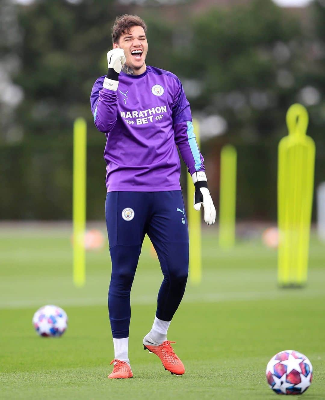 エデルソン・モラレスさんのインスタグラム写真 - (エデルソン・モラレスInstagram)「@mancity 💪🏻」7月30日 4時02分 - ederson93