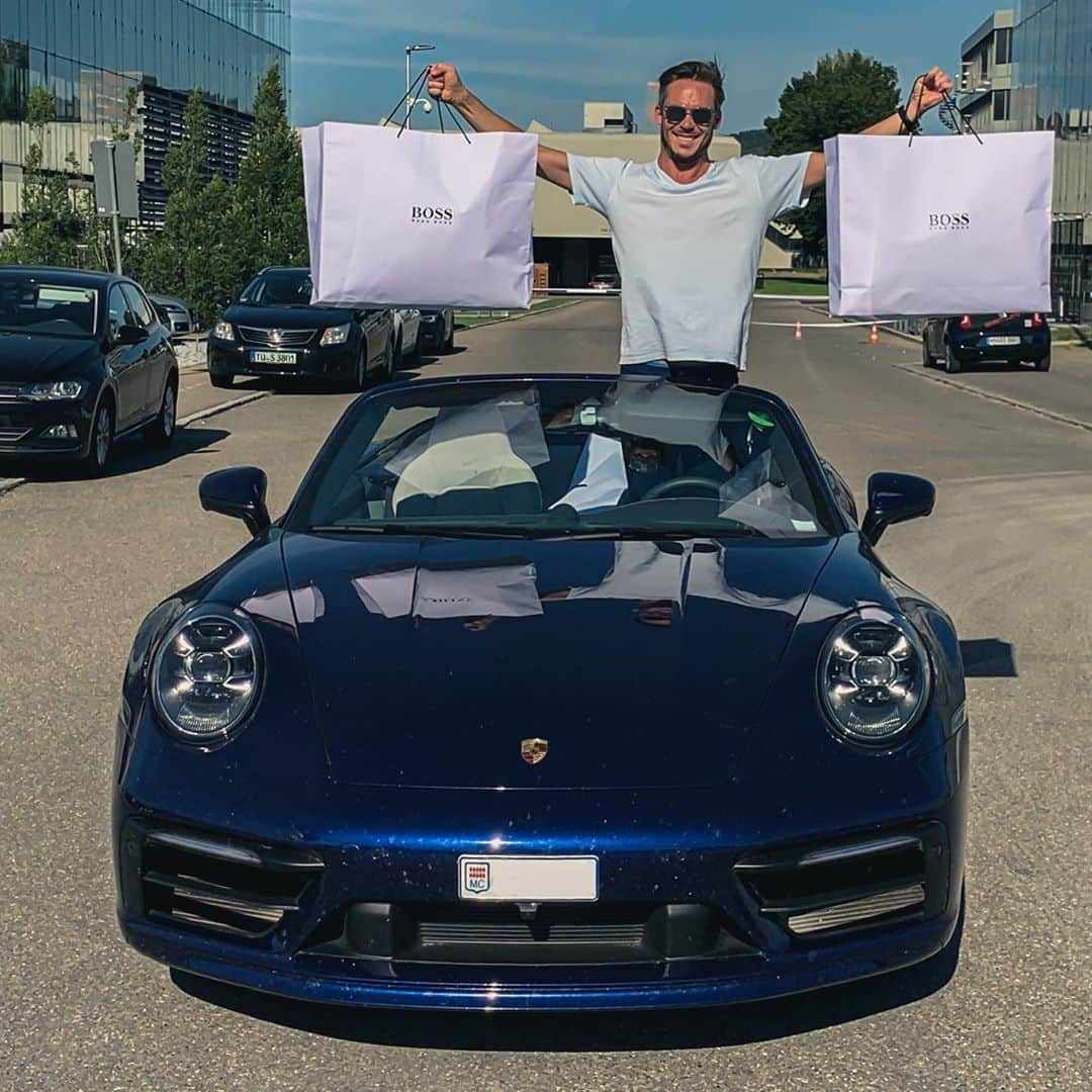 アンドレ・ロッテラーのインスタグラム：「Little visit @boss headquarters! Didn’t fill up the car with gas this time :-) #hugoboss @porsche @tagheuerporschefe」