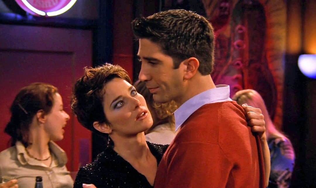 E! Onlineさんのインスタグラム写真 - (E! OnlineInstagram)「Were Ross & Rachel really on a break when he hooked up with The Girl From the Copy Place? David Schwimmer just weighed in. His take, plus the status of that #Friends reunion, is at the link in our bio. (📷: HBO Max)」7月30日 4時30分 - enews