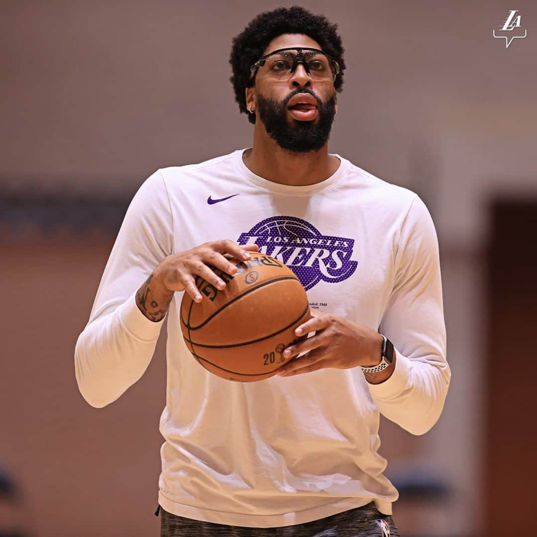 Los Angeles Lakersさんのインスタグラム写真 - (Los Angeles LakersInstagram)「Looking like a Young Cap 👓」7月30日 4時42分 - lakers