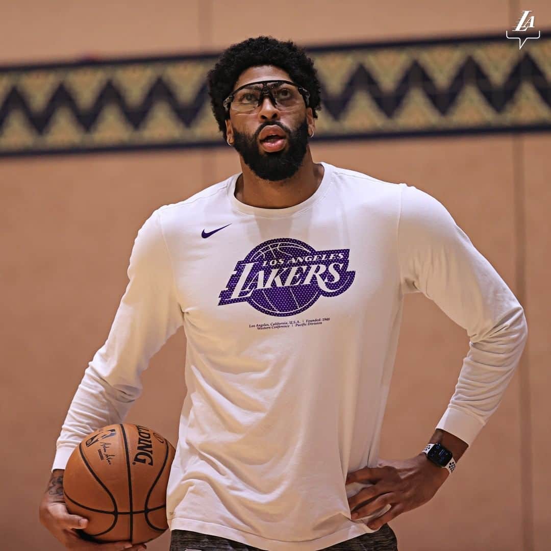 Los Angeles Lakersさんのインスタグラム写真 - (Los Angeles LakersInstagram)「Looking like a Young Cap 👓」7月30日 4時42分 - lakers