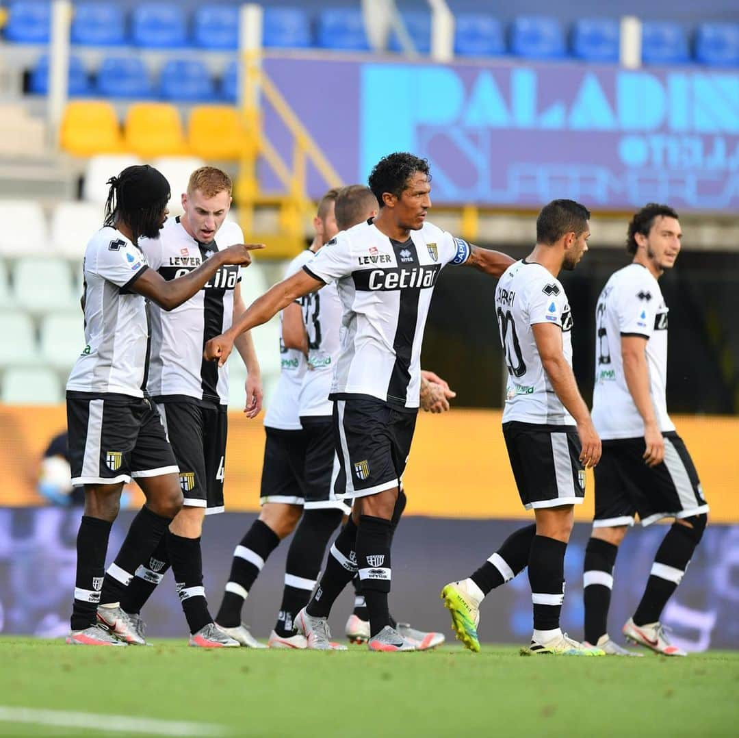 ジェルヴィーニョさんのインスタグラム写真 - (ジェルヴィーニョInstagram)「Last home game 🏟  #ParmaAtalanta   ___________________________________________________  @parmacalcio1913 💛💙 @andreacantini.photos 📸  _____________________________________________________   #parma #atalanta #seriea #italia #football #game #forzaparma」7月30日 4時49分 - gervinhofficial