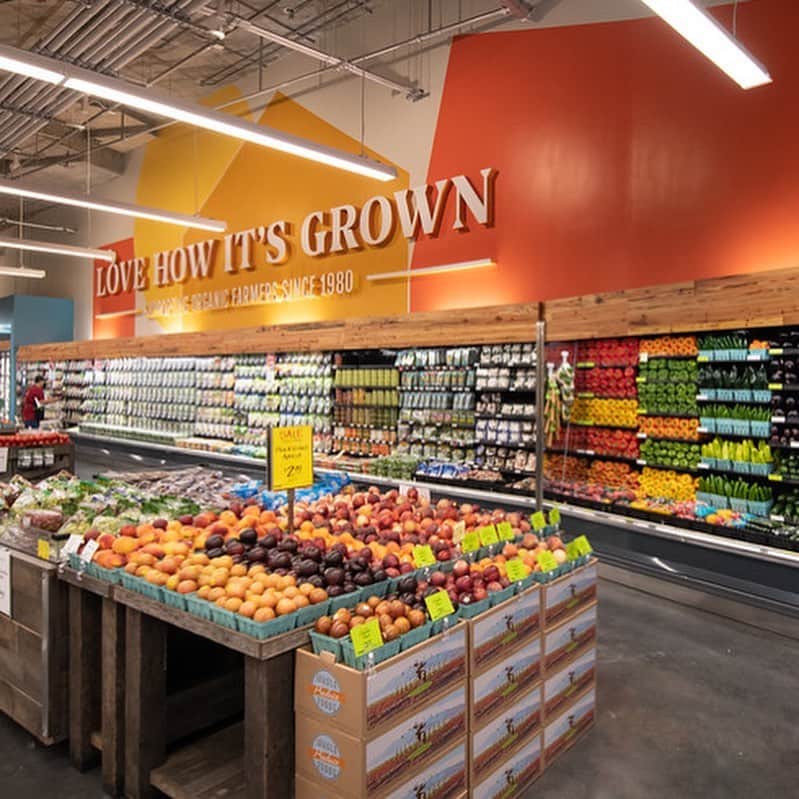 Whole Foods Marketさんのインスタグラム写真 - (Whole Foods MarketInstagram)「Hello, DC! 👋 On July 23rd, we opened our newest store located at 967 Florida Ave. NW in Washington, D.C. This 46,000 square-foot store features offerings from local suppliers like @atlasbrewworks, @sacre.sucre and @theneighborgoodswithlove. In collaboration with @market7dc, D.C. and Maryland makers like @freresbranchiaux and @easyntastyjollof can also be found, exclusively at this location. Find an expansive selection of beer and wine in our Specialty department, scratch-made hearth breads in Bakery and full-service butcher and seafood counters. Looking to grab takeout? Stop by @plntburger for a plant-based burger or pick up one of our grab-and-go options in prepared foods. We’re excited to meet you!」7月30日 4時50分 - wholefoods