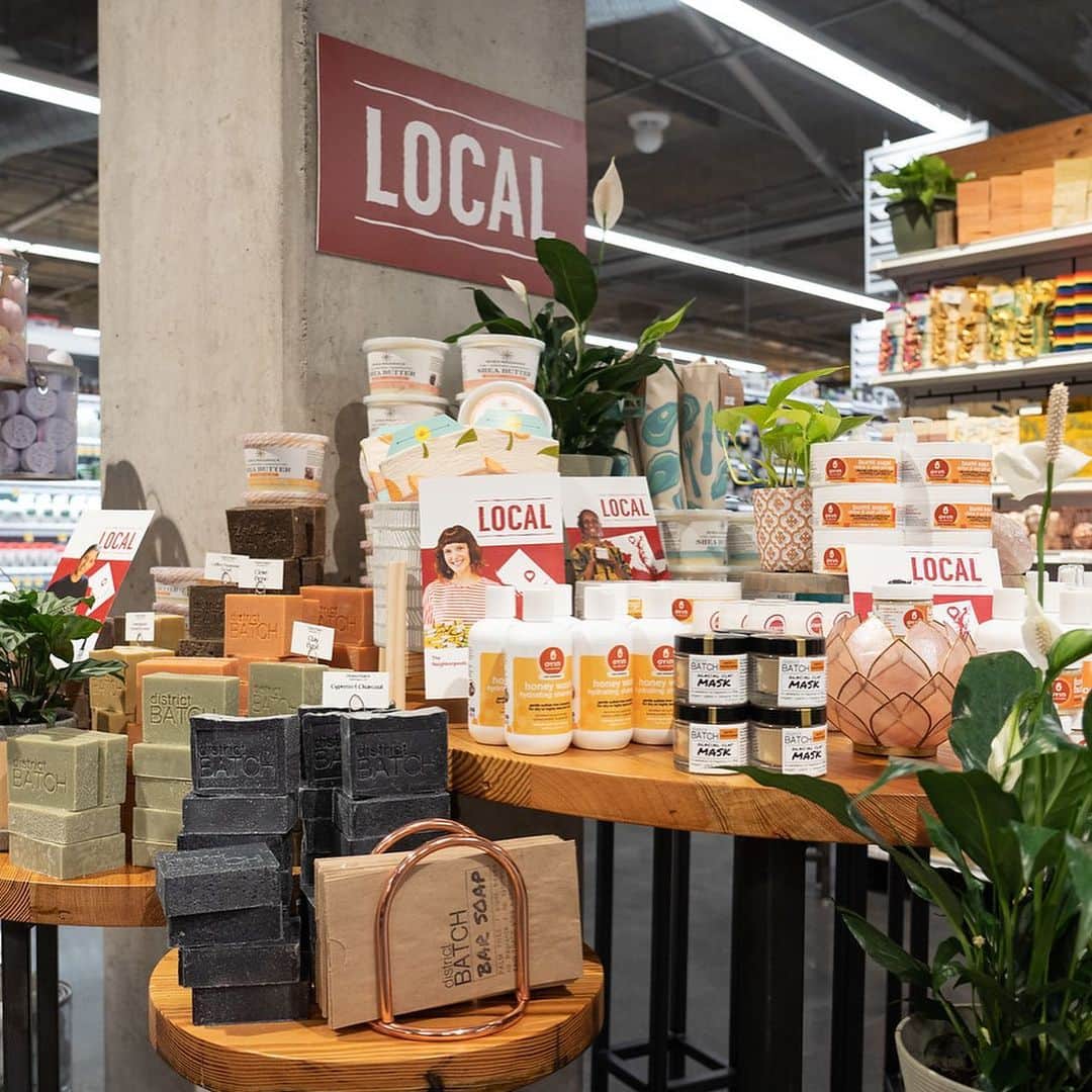Whole Foods Marketさんのインスタグラム写真 - (Whole Foods MarketInstagram)「Hello, DC! 👋 On July 23rd, we opened our newest store located at 967 Florida Ave. NW in Washington, D.C. This 46,000 square-foot store features offerings from local suppliers like @atlasbrewworks, @sacre.sucre and @theneighborgoodswithlove. In collaboration with @market7dc, D.C. and Maryland makers like @freresbranchiaux and @easyntastyjollof can also be found, exclusively at this location. Find an expansive selection of beer and wine in our Specialty department, scratch-made hearth breads in Bakery and full-service butcher and seafood counters. Looking to grab takeout? Stop by @plntburger for a plant-based burger or pick up one of our grab-and-go options in prepared foods. We’re excited to meet you!」7月30日 4時50分 - wholefoods