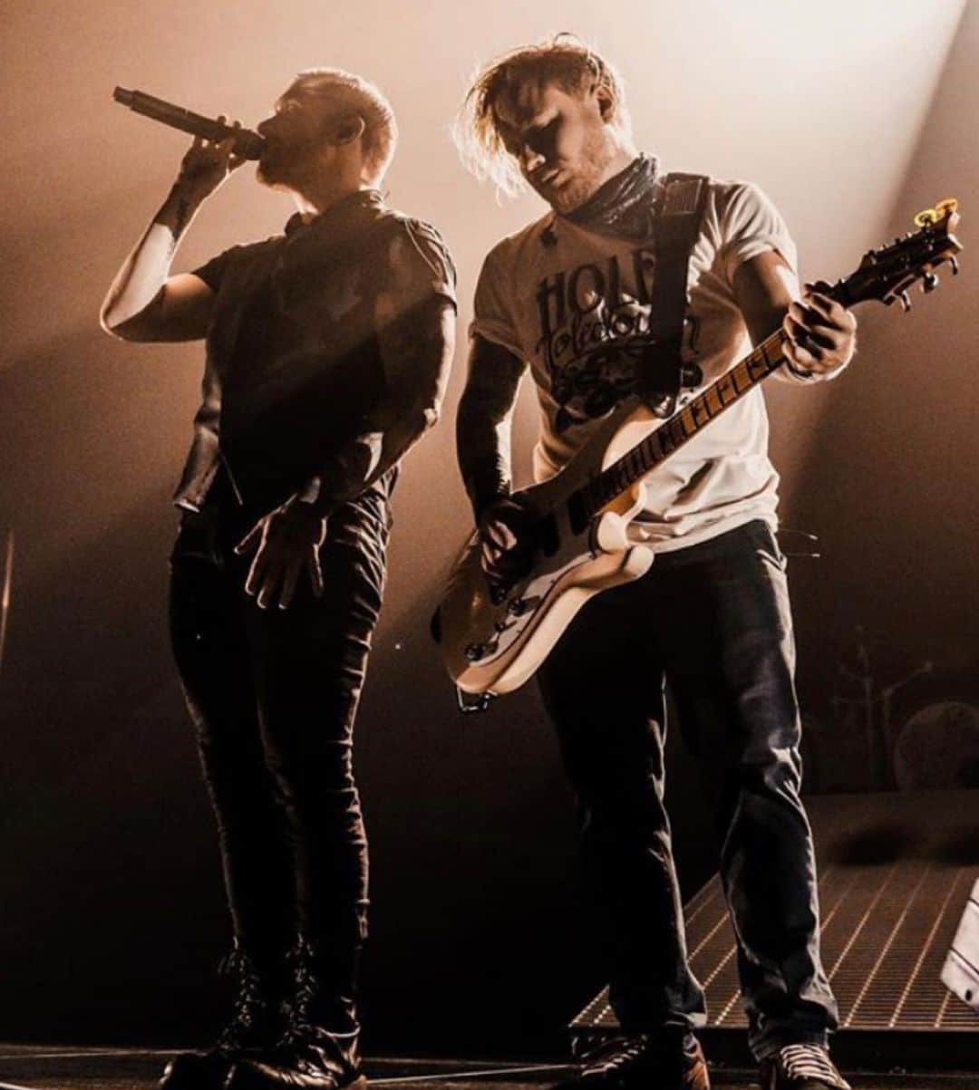 Shinedownさんのインスタグラム写真 - (ShinedownInstagram)「@thebrentsmith @zmyersofficial here... We’re excited to join @sullyerna of @Godsmack's LIVE marathon fundraiser & virtual concert to benefit @thescarsfoundation Thursday, August 6, at 8 pm EST / 5pm PST on Facebook & Youtube. For more info, visit: scarsfoundation.org/sullyandfriends 🤘  📷 @sanjayparikhphoto」7月30日 5時17分 - shinedown