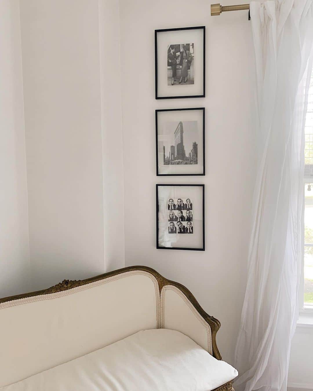 Kelsey Simoneのインスタグラム：「Bedroom details ⚜️」