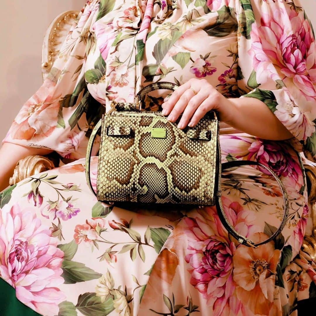 のインスタグラム：「@lady_violante is portrayed wearing some #DGSS20 looks paired with the iconic Dolce&Gabbana bags.  Discover the #DGWomen collection with sizes available up to an Italian 54.   #DolceGabbana #DGFamily #DGEyewear」