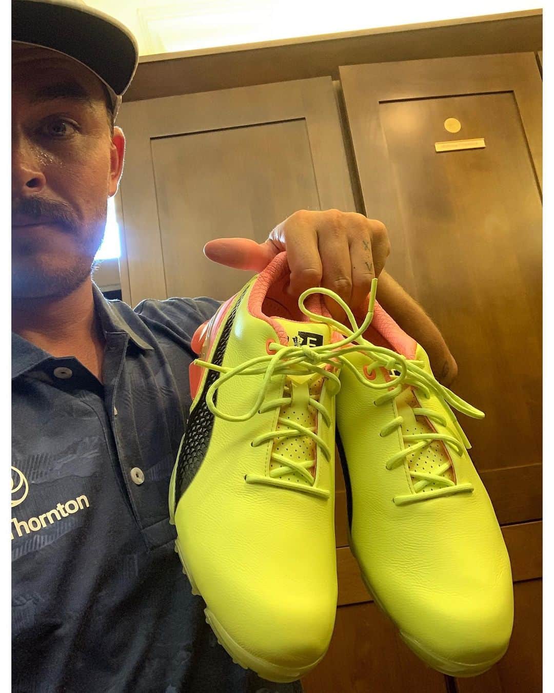 リッキー・ファウラーのインスタグラム：「Teaming up with @pumagolf for a special week in Memphis with @stjude. I’ll be signing these new Rise Up PROADAPT shoes to auction after tomorrow’s round. Click the link in my bio to bid #StJude #WGCFedEx and yes it’s hot in Memphis #sweat」