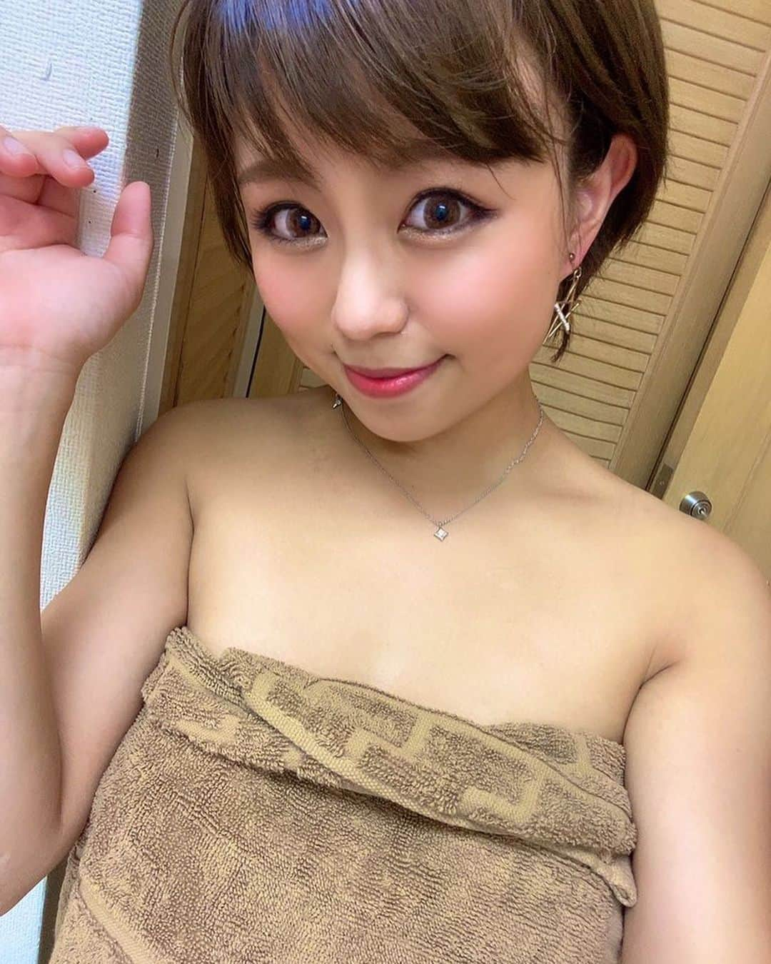 亜矢みつき（神谷充希）さんのインスタグラム写真 - (亜矢みつき（神谷充希）Instagram)「🍫 #おはよう #goodmorning #良い1日を  #バスタオル #バスタオル1枚  #bath #bathtime 🛁」7月30日 6時03分 - ma.yamitsuki