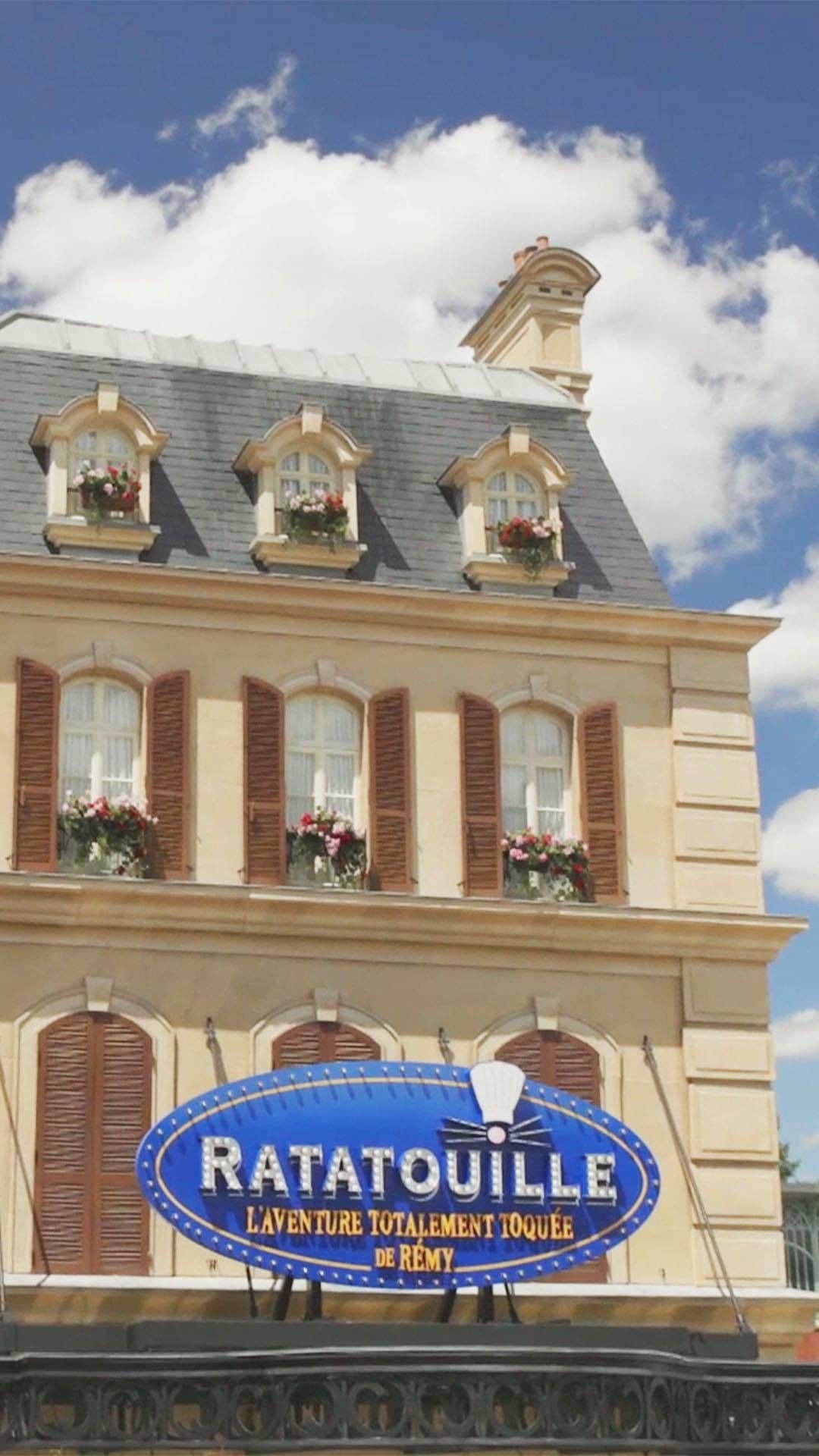 Walt Disney Worldのインスタグラム：「Bonjour and bon appetit. Join Remy on a cuisine-inspired adventure at Disneyland Paris, but be careful not to get stepped on! #DisneyMagicMoments ✨」