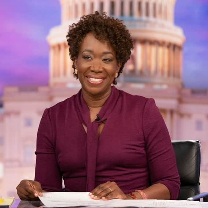 ガブリエル・ユニオンさんのインスタグラム写真 - (ガブリエル・ユニオンInstagram)「Today’s #wcw is host, mom, author and all-around force @joyannreid. Joy has been at the forefront of the cable-news conversation for everything going on in our world… and she has been a VOICE for this current time. She just announced her own show @TheReidOut, a Washington-based weeknight show… and I find comfort in knowing that I can tune-in and have her walk us through issues in a digestible way. Her show premiered at #1, scoring the 2nd highest rating ever at 7pm for a regularly scheduled show on @MSNBC. As a mom of 3, she still manages to do it - and do a damn good job! Let us lift her up in the light of goodness and hold her there.」7月30日 6時24分 - gabunion