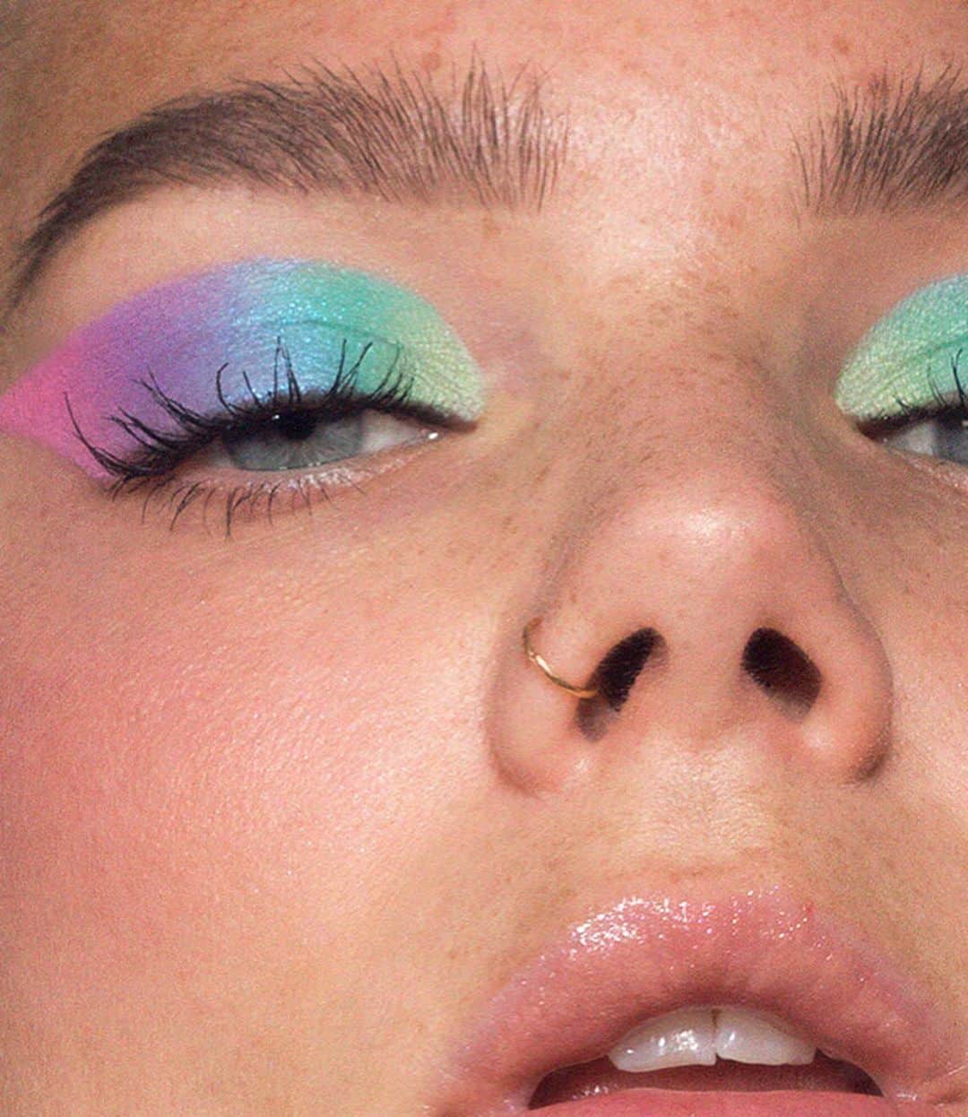 Linda Hallbergさんのインスタグラム写真 - (Linda HallbergInstagram)「Pastel rainbow 🌈 this look was so much fun to create, and it turned out really cute if you ask me 😊 yay or nay?」7月30日 6時34分 - lindahallberg