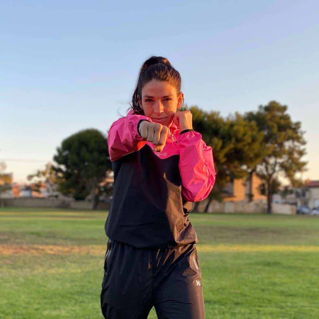 マッケンジー・ダーンのインスタグラム：「#whyIfight I fight to become the best version of myself possible, facing obstacles every fight camp and always finding new ways to reach the next level.   Hotsuit Offers a New Genre of Sauna Sweat Suit, Efficient Weight Cutting; Translating The Latest Sweat Trends Into Professional Active And Daily Wear For The Multi-faceted Fighters! UFC Professional Fighter’s First Choice!  Get 20%Off Code：Mack20 • • • Repost this post with #whyIfight and tag @hotsuit, saying why you fight? And #GIVEAWAYS will choose 6 winners to receive a $70 Sauna suit. #hotsuit」