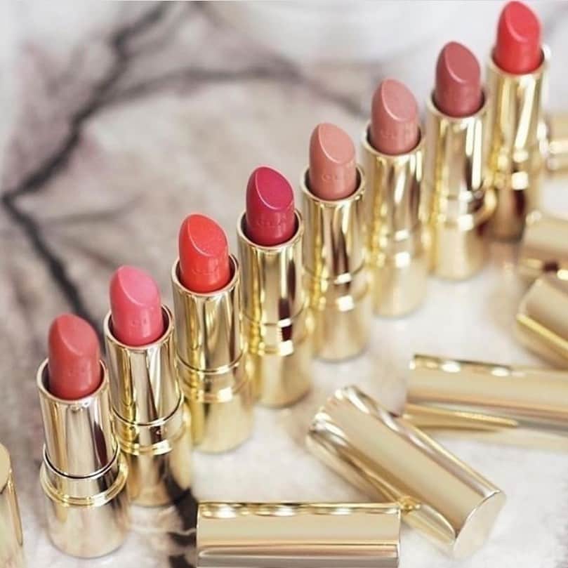 CLARINSさんのインスタグラム写真 - (CLARINSInstagram)「In honor of #NationalLipstickDay, we’re celebrating with a #Giveaway of some of your favorite shades bundled together from our Joli Rouge and Joli Rouge Velvet collection 😘   To enter for a chance to win your 💄bundle:   💋 Like this post 💋 Comment on this post with your payoff preference – CLASSIC (satin finish) or VELVET (matte finish) 💋 Be sure you’re following @clarinsusa    Giveaway closes Thursday 07/30/3030 at 11:59pm EST. Must be 18+ and a US resident to enter. No purchase necessary.   Winners will be notified by DM.   #ClarinsMakeup」7月30日 6時54分 - clarinsusa