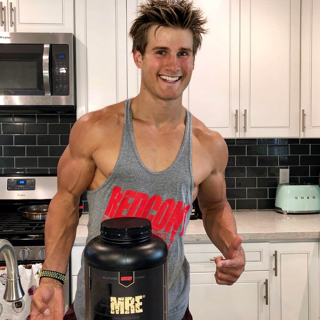 セージ・ノースカットのインスタグラム：「Got protein? 💪🏼 if you’re getting some Redcon1 protein, click the link in my bio and use code Sage20 to save 20% or if you already have some.. then tag me and I’ll go like some of your Instagram posts! #ad #fitness #mma #redcon1」