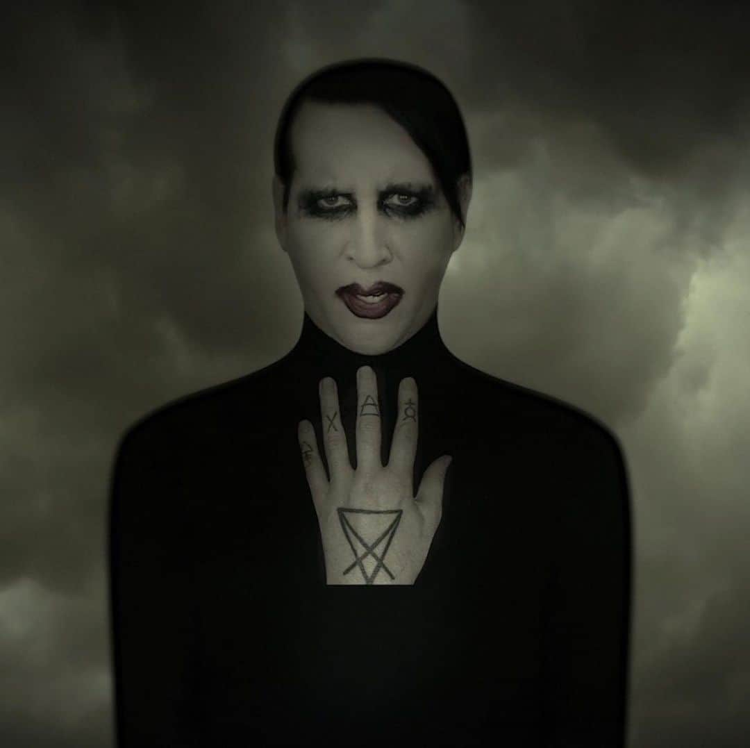 Vevoさんのインスタグラム写真 - (VevoInstagram)「@marilynmanson is here to get weird 👁 Watch the creepy animated video for "WE ARE CHAOS," the title track of the rocker's upcoming album, due in September. ⠀⠀⠀⠀⠀⠀⠀⠀⠀⠀ ▶️[Link in bio] #marilynmanson #wearechaos」7月30日 7時26分 - vevo