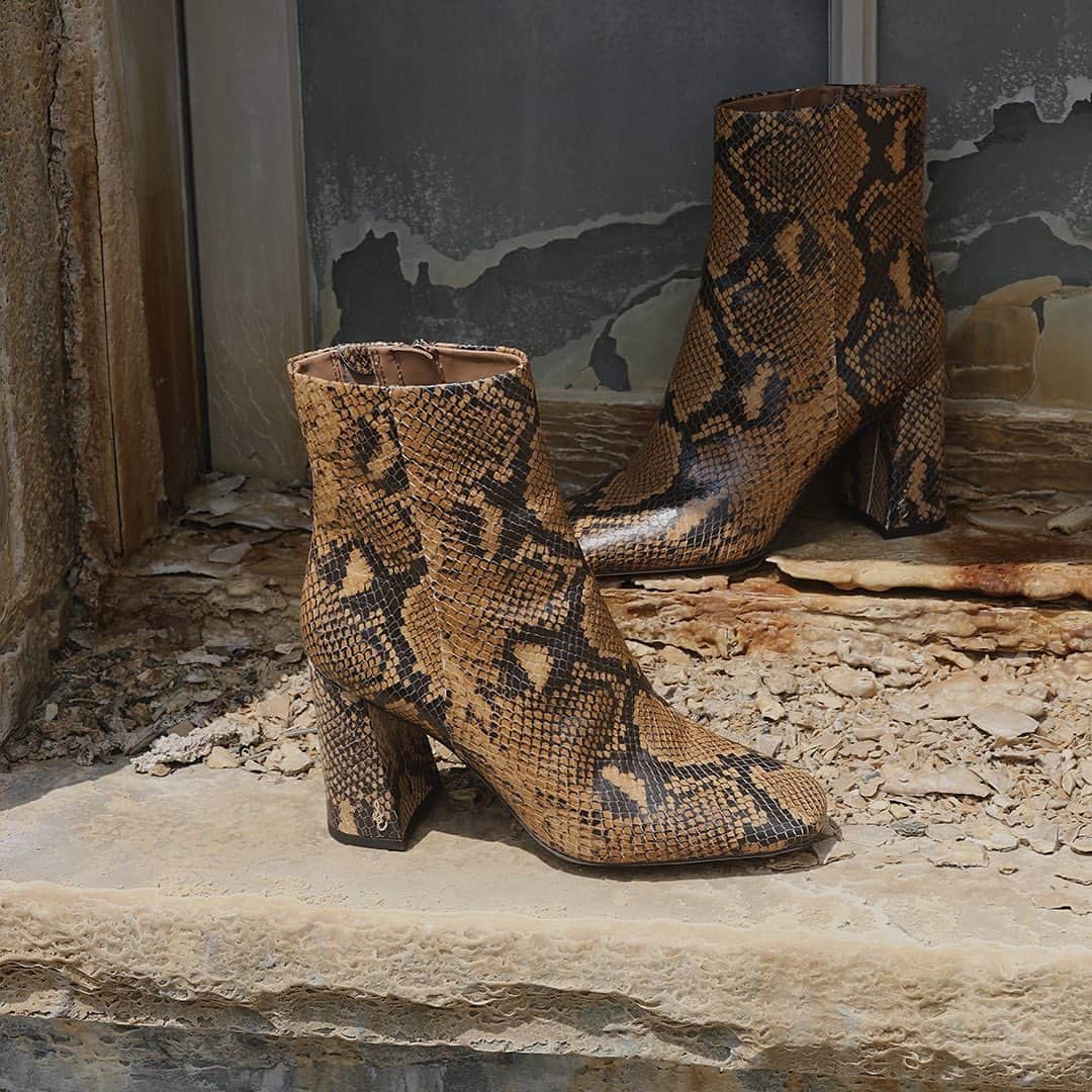 サムエデルマンのインスタグラム：「Introducing THE CODIE.  FORCES OF NATURE, our pre-Fall 2020 collection.  Inspired by the essential elements of Earth, Air, Fire and Water. Fashion is our fifth element, core to our brand this season.  Available July 31.  Coming soon to Samedelman.com #SamEdelman #FORCESOFNATURE #PreFall2020」