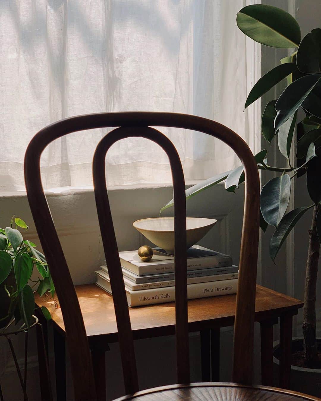 アリス・ガオのインスタグラム：「missing this cute short-lived apartment on 19th st」
