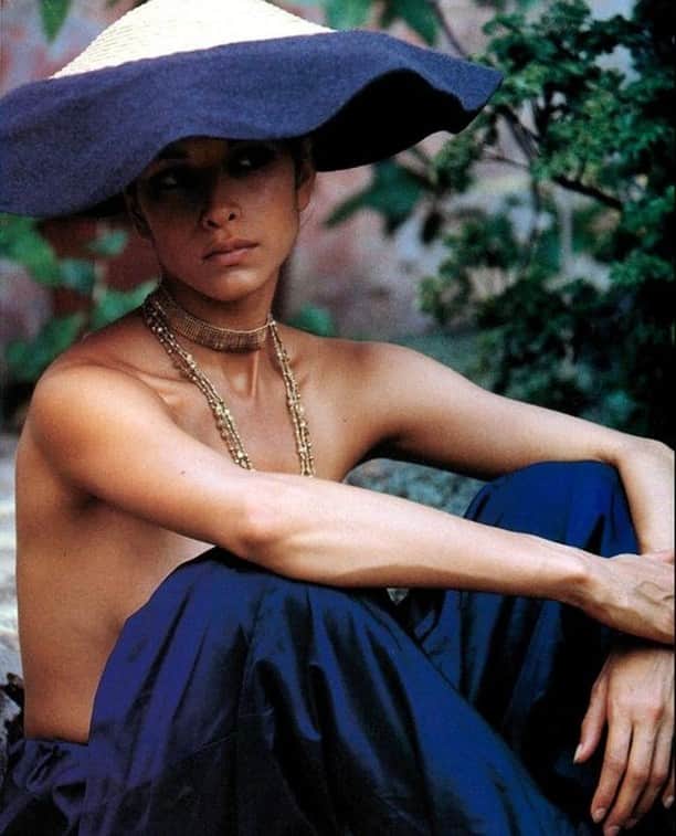 Meganさんのインスタグラム写真 - (MeganInstagram)「Patricia Velasquez by Marc Hispard for Vogue Italia, 1993 💫⁠ -⁠ -⁠ -⁠ -⁠ #italianvogue #vogueitalia #vogue #MarcHispard #PatriciaVelasquez #styleinspo #flashback #fashion」7月30日 9時01分 - zanzan_domus