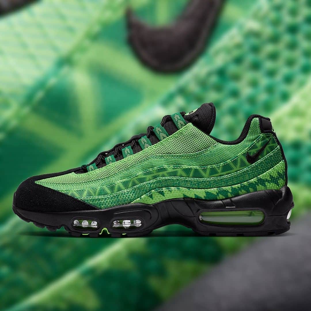 Sneaker Newsさんのインスタグラム写真 - (Sneaker NewsInstagram)「Nike brings the Nigeria-inspired "Naija" mosaic to the Air Max 95, applying a different pattern to each of the outer layers of the upper. For a closer look at this upcoming release, tap the link in our bio.」7月30日 9時01分 - sneakernews