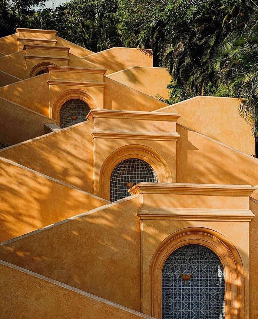 FRENCH GIRLさんのインスタグラム写真 - (FRENCH GIRLInstagram)「Stunning architecture on Mexico’s Pacific coast ✨#WanderlustWednesday  What beautiful places are on your bucket list?  Photo by @pirelaatelier 🤍」7月30日 8時57分 - frenchgirlorganics