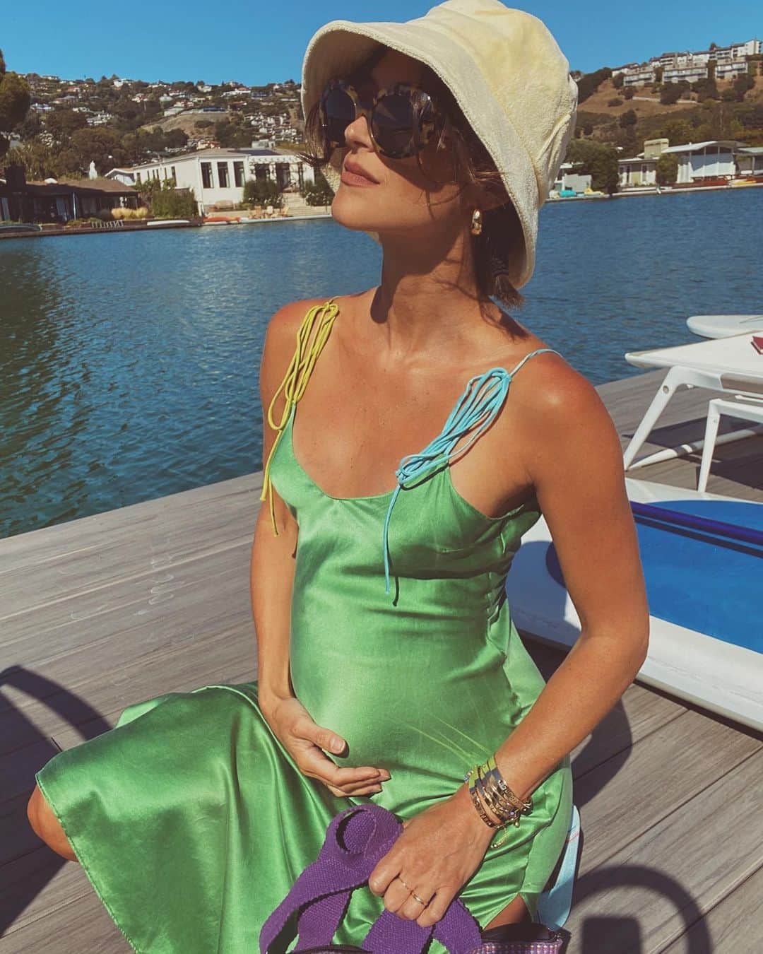 ダニジョーのインスタグラム：「Gilligan’s Island 🌴 on repeat #dannijogirls • @danielleasnyder in the Ivy tie-strap slip, Hawna bangles and Winona Hoops 🛒」