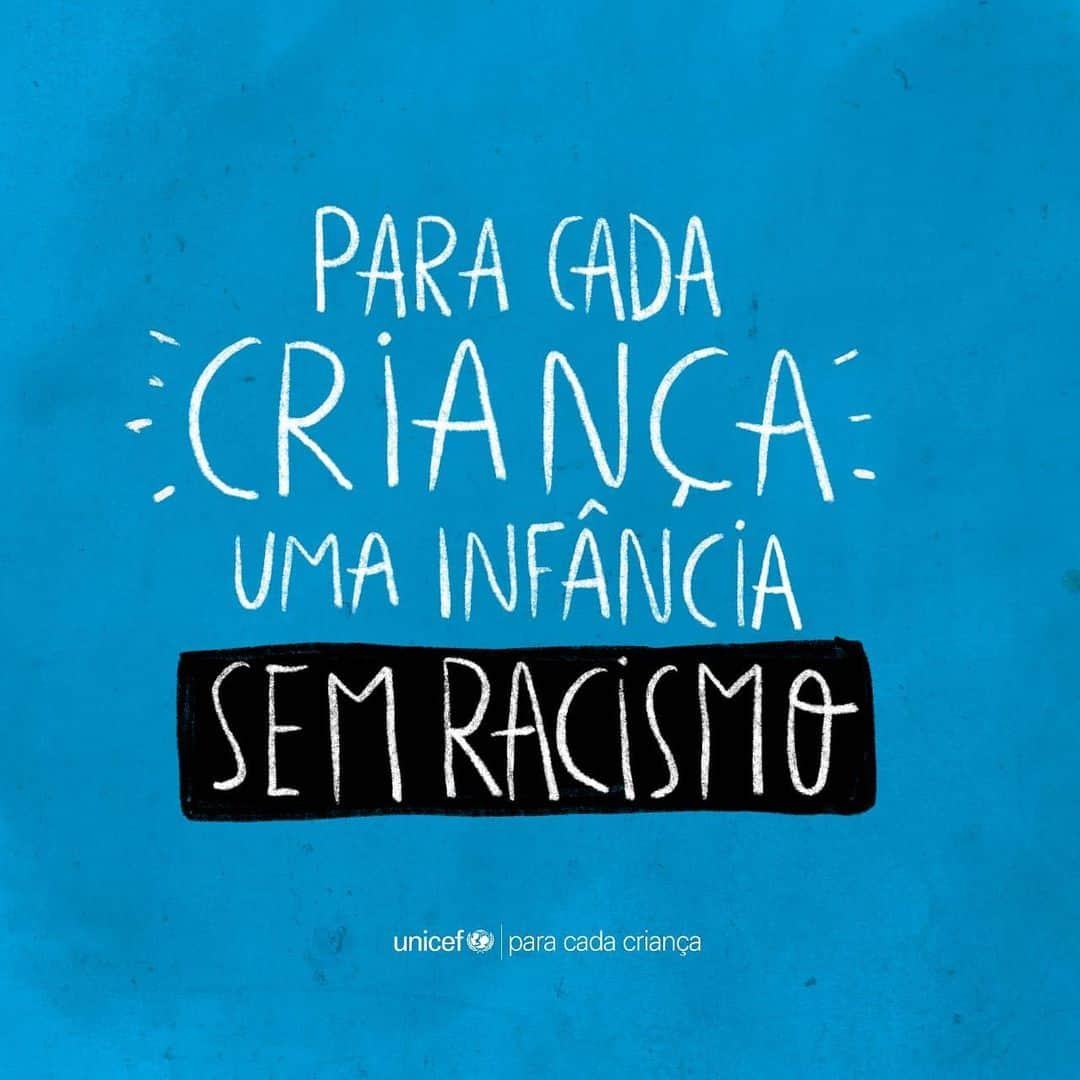 Bruno Gagliassoさんのインスタグラム写真 - (Bruno GagliassoInstagram)「Foi uma honra compartilhar o dia com vocês por uma infância sem racismo.   Hoje trouxemos a mensagem de que não é coincidência que meninas e meninos negros sejam a maioria da população em situação de pobreza no País, as principais vítimas de violência, os que mais sofrem preconceito e os que menos se veem representados nos espaços púbicos. Isso é o reflexo de uma sociedade racista. No entanto, a história das pessoas negras não se resume ao racismo, pelo contrário. Crianças e adolescentes negras e negros tem experiências diversas e desejam viver plenamente, com segurança, oportunidades e a liberdade para contar suas histórias.   O @unicefbrasil trabalha para que todas as crianças e todos os adolescentes tenham todos os seus direitos garantidos. E convidamos você a se juntar a nós para tornar um mundo   antirracista possível.   Ilustração: @brenoloeser」7月30日 9時30分 - brunogagliasso