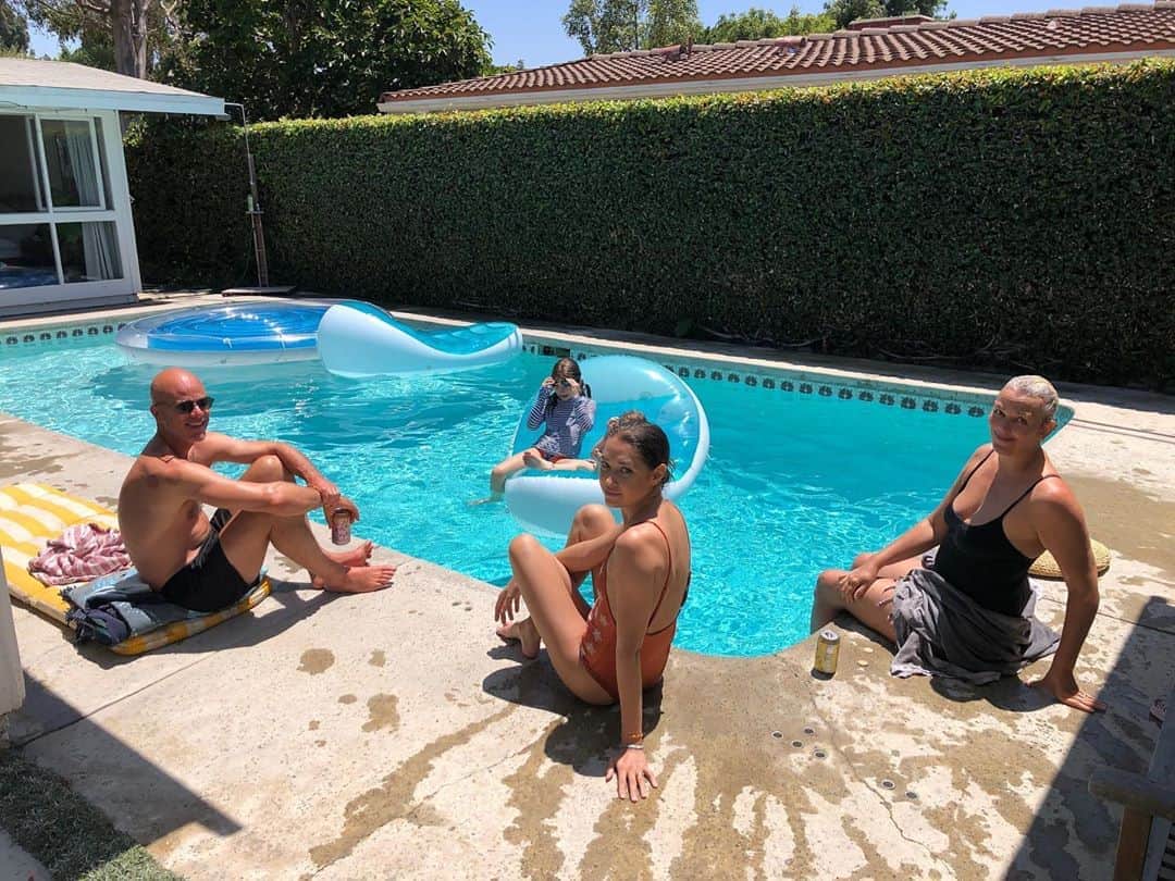 Samuel Lippkeのインスタグラム：「Family pool session #thelippkes #lippkelodge #cliffmayranchos」