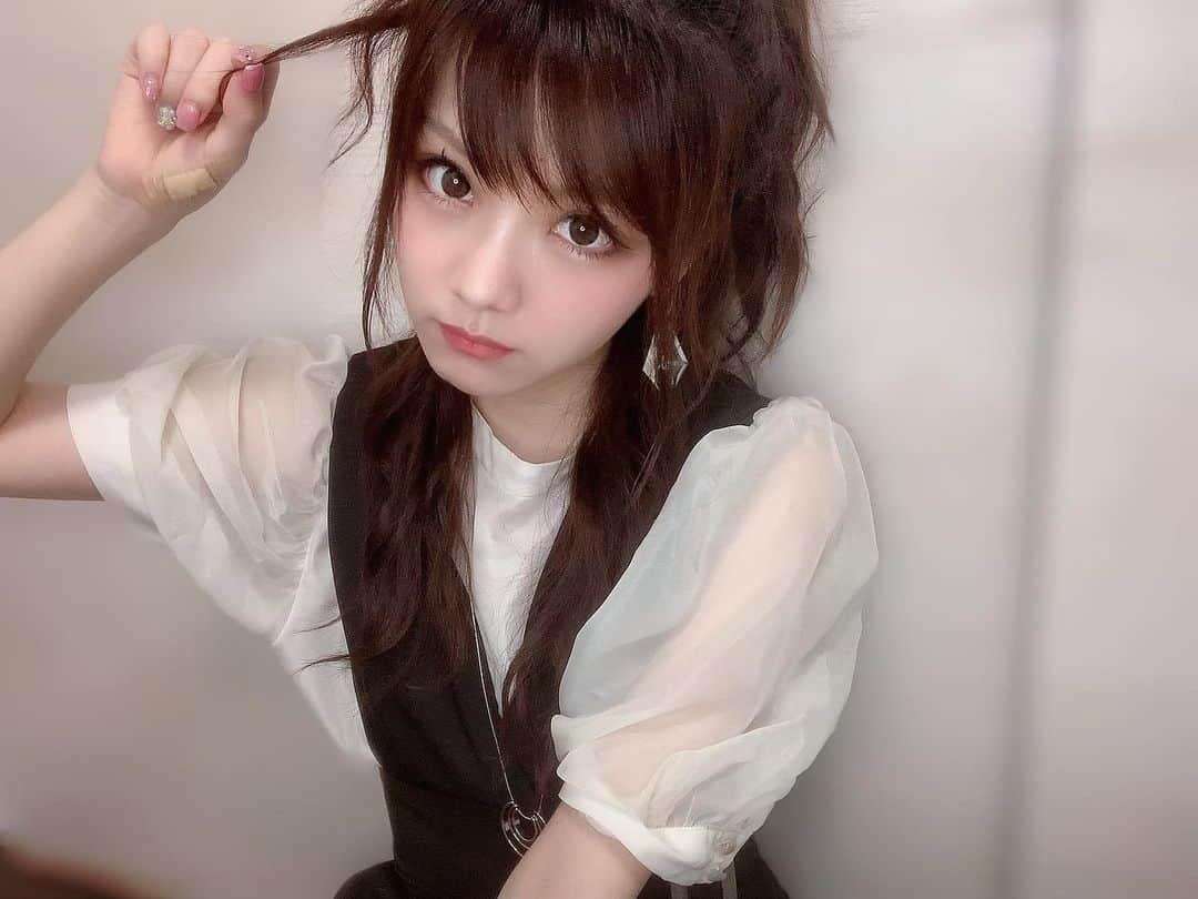 田中れいなさんのインスタグラム写真 - (田中れいなInstagram)「. 久しぶりにこの髪型したよー♥ ※ちゃんとうつってないｹﾄﾞ😊笑 *☼*―――――*☼*――――― #髪型  #ヘアースタイル #ハーフアップ #photo  #Instagram  #instagramjapan  #hairstyle」7月30日 9時59分 - tanakareina.lovendor