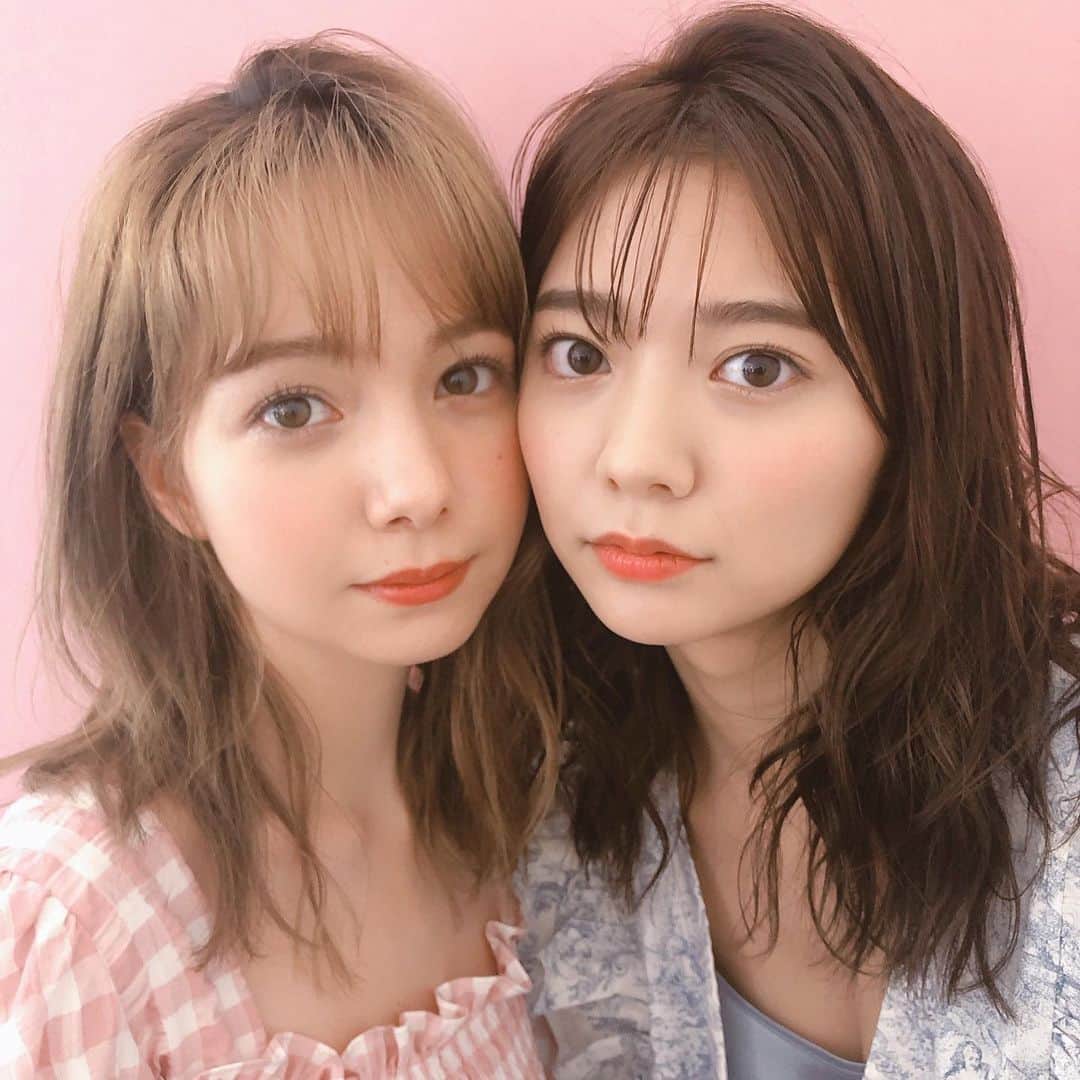 柴田あやなのインスタグラム：「あすかちゃんと❤︎ @bis_web  発売中ですっ ぜひ見てくださいな❤︎  今日あつ森のアプデでついに夢見が〜！完成したら公開しようかなと思いつつみんなを引率しながら島案内するのも楽しいんだよな〜と。迷う😮」