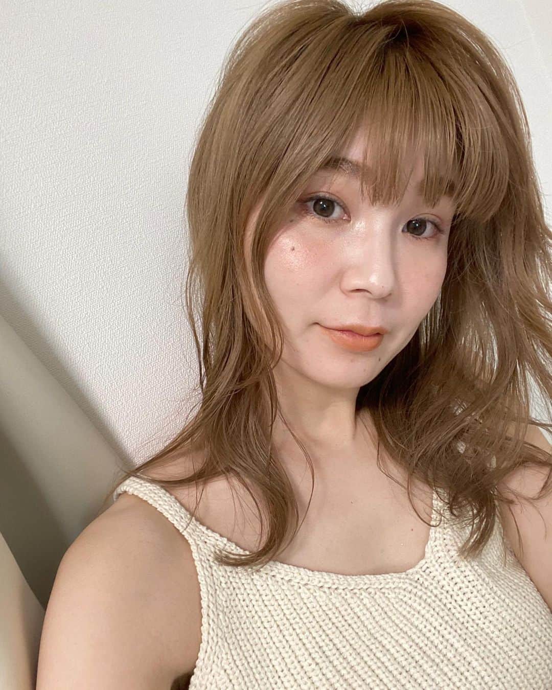 のインスタグラム：「orange🍊make🌿  アイシャドウは @celvoke.jp  ハイライトとチークは　@threecosmetics  . .  #オレンジメイク#orangemakeup #three #threecosmetics #celvoke #オーガニックコスメ #オーガニック#organic #organiccosmetics」