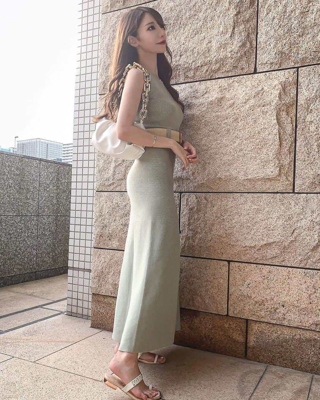 のインスタグラム：「. 今日はマミーとお買い物🛍 結局なんも無くて桃と食材だけ買って帰りました🍑( ³ω³ ) . . #ootd #darich #shopping #🛍」