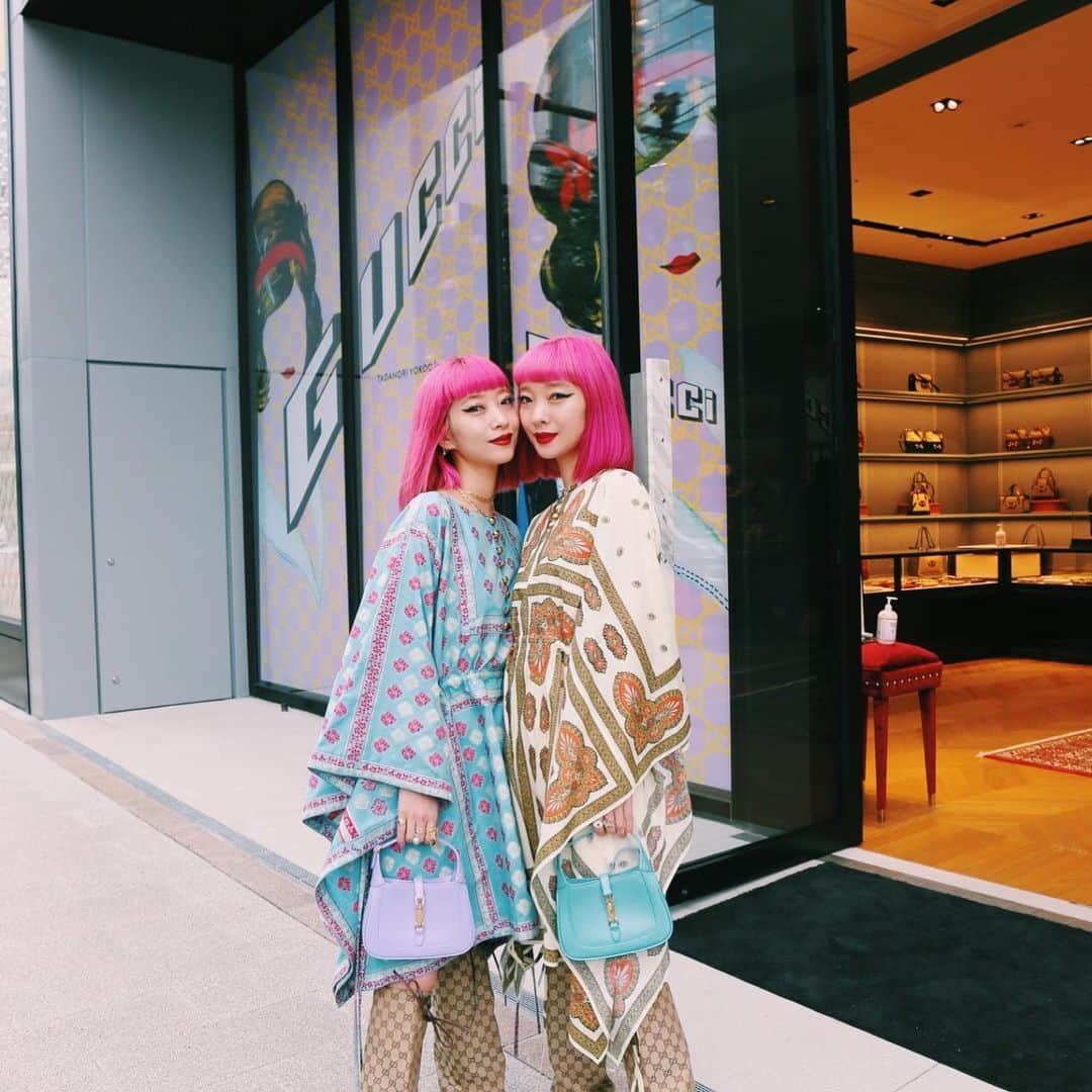AYAさんのインスタグラム写真 - (AYAInstagram)「新しく渋谷宮下パークに オープンした @gucci のお店🍒 横尾忠則さんのART WORKが ウィンドウに！🌹🔥  本当に素敵🦋🦋🦋  #GUCCIxTOKION  #GucciShibuyaMiyashitaPark」7月30日 19時29分 - ayaxxamiaya