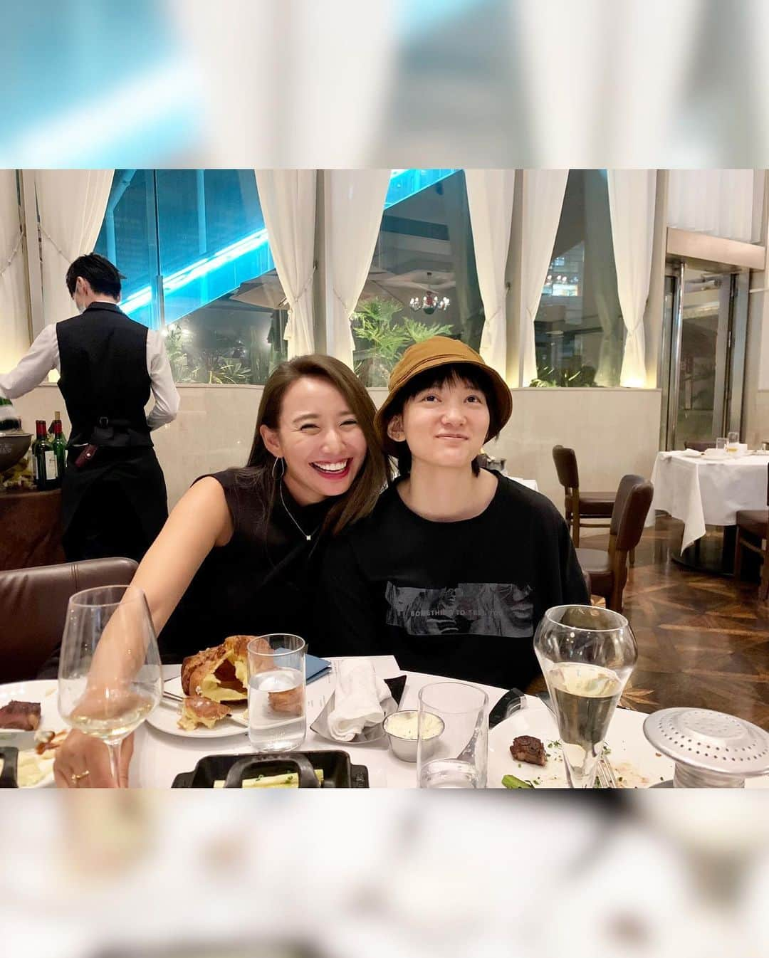 李 雨瀟さんのインスタグラム写真 - (李 雨瀟Instagram)「昨日はBLTのリニューアルレセプションへ🍴 ありさちゃんとゆきちゃんと妹とまったり女子会してきました🍷✨ . 味は昔ながら美味しいですが、リニューアルして更に居心地の良い空間に...✨ テラスもあるのでそこでワイン飲みながらお肉もいいなぁ🥰❣️ . #BLT #bltステーキ #BLTsteak  #dinner #girlsnightout #ステーキ #🥩 #女子会 #ワイン好き #わいんすたぐらむ」7月30日 19時22分 - yuisho_ri