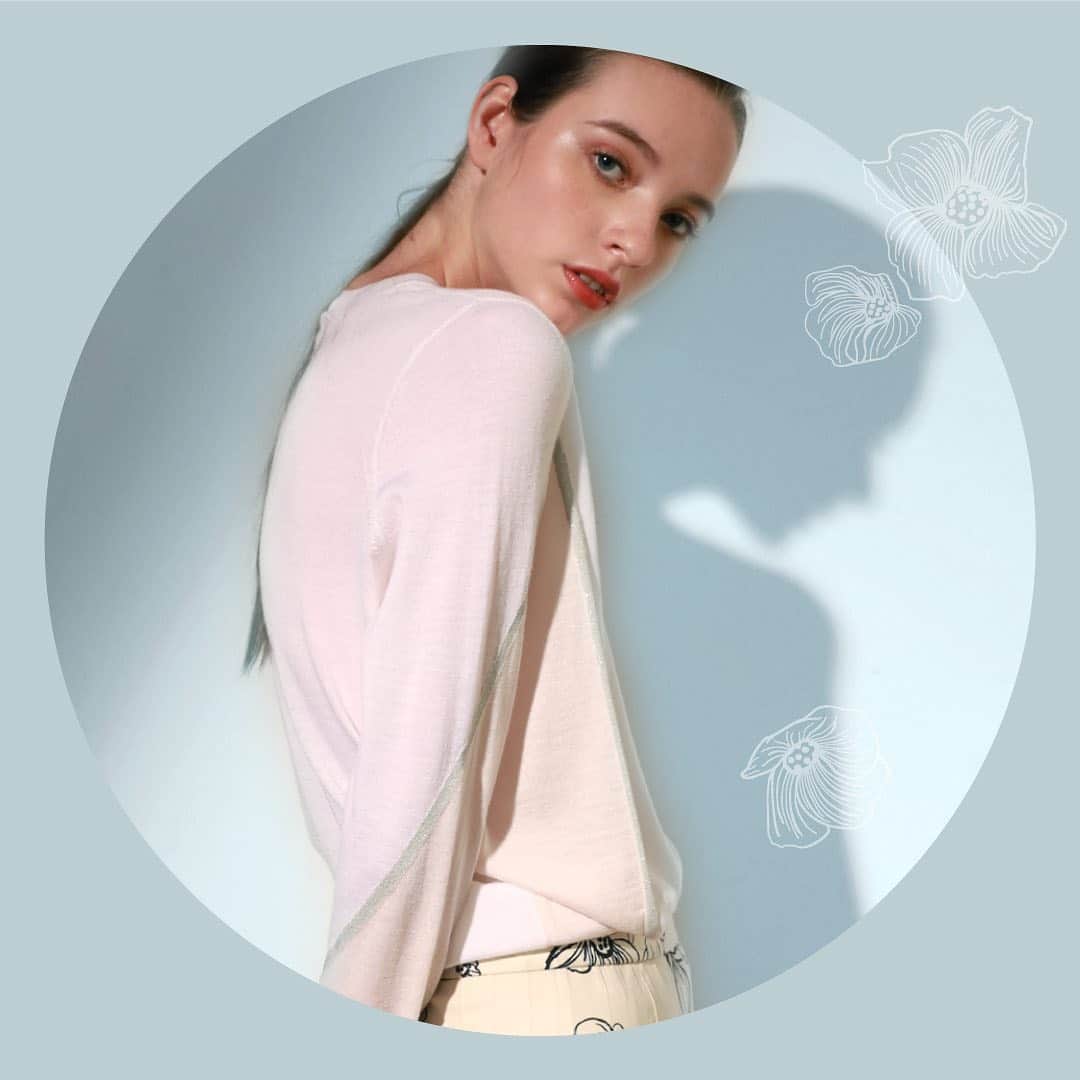 ANTEPRIMAさんのインスタグラム写真 - (ANTEPRIMAInstagram)「⁣ Ruled by Mercury, #Virgo always full of fresh energy. Turning your energy to fortunate, blue and white will be a nice coordination for your 2020. Enjoy the peacefulness of skiing on pure white ice with the #MOTIVO #WIREBAG in Blugento and refresh your mood. ⁣ ⁣ 1.Like and share this post⁣⁣ 2.Follow @anteprimaofficial Instagram account⁣⁣ 3.Tag 3 friends on this Instagram post⁣⁣ ⁣ End date: 3rd August 2020⁣⁣ ⁣ ONE winner is selected at random and will be rewarded a #MOTIVO WIREBAG in Blugento. The game opens worldwide.⁣⁣ ⁣⁣ #ANTEPRIMA #FallWinter2020 #FW20 #Classic #ReadyToWear #ZodiacFashion #Style #Fashion #Italian #Luxury #Design #Lifestyle #Urban #アンテプリマ #패션」7月30日 19時35分 - anteprimaofficial